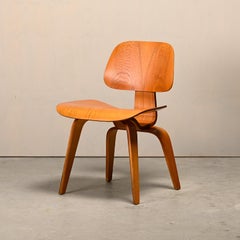 Charles and Ray Eames Early DCW Ash Plywood Dining Chair for Herman Miller