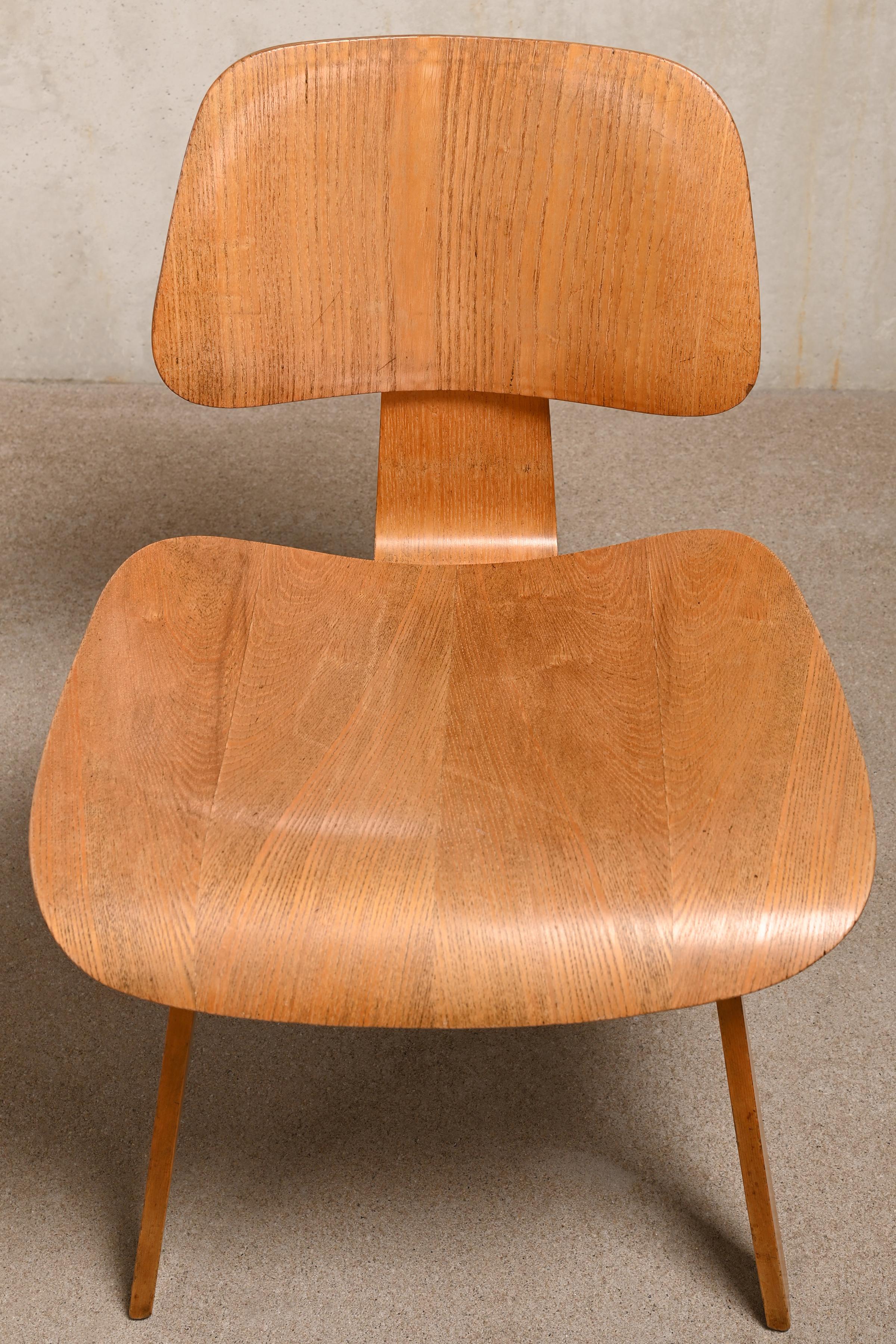 Charles and Ray Eames Early DCW Ash Plywood Dining Chairs for Herman Miller 6