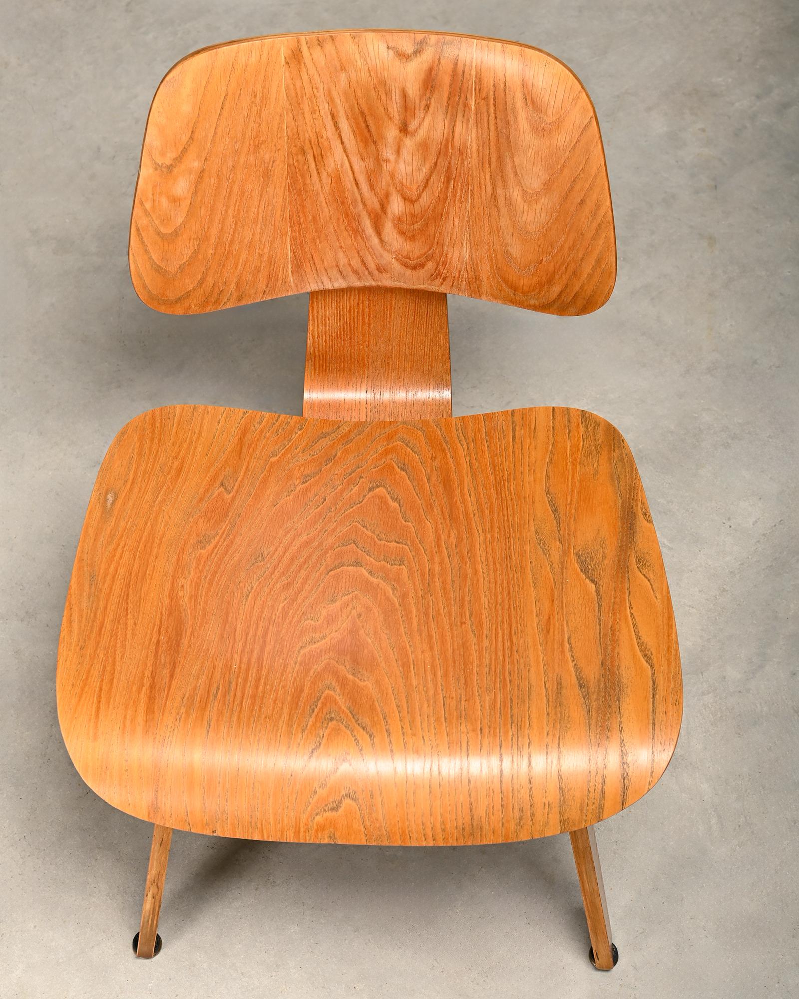 Charles and Ray Eames Early DCW Ash Plywood Dining Chairs for Herman Miller en venta 8