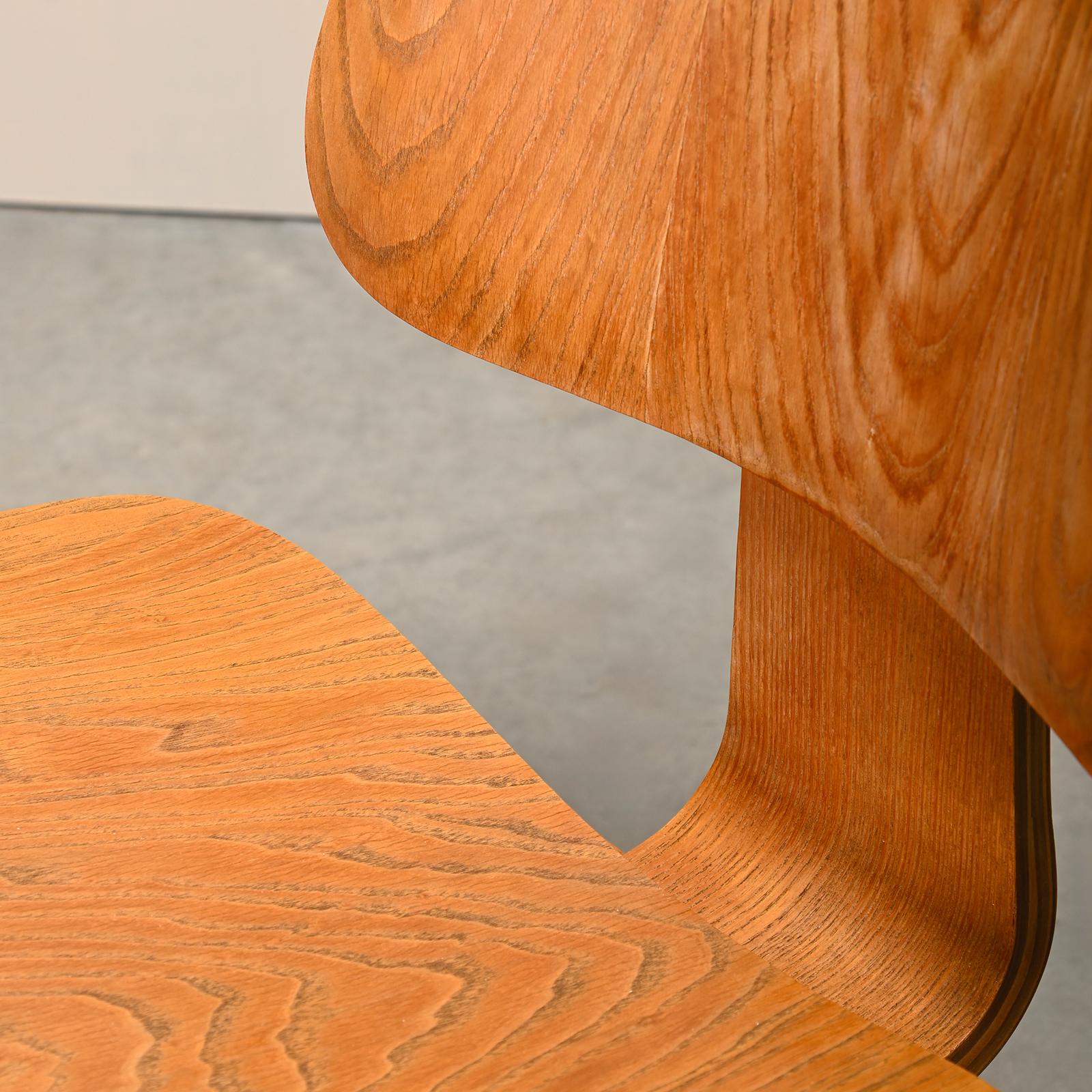 Charles and Ray Eames Early DCW Ash Plywood Dining Chairs for Herman Miller en venta 10