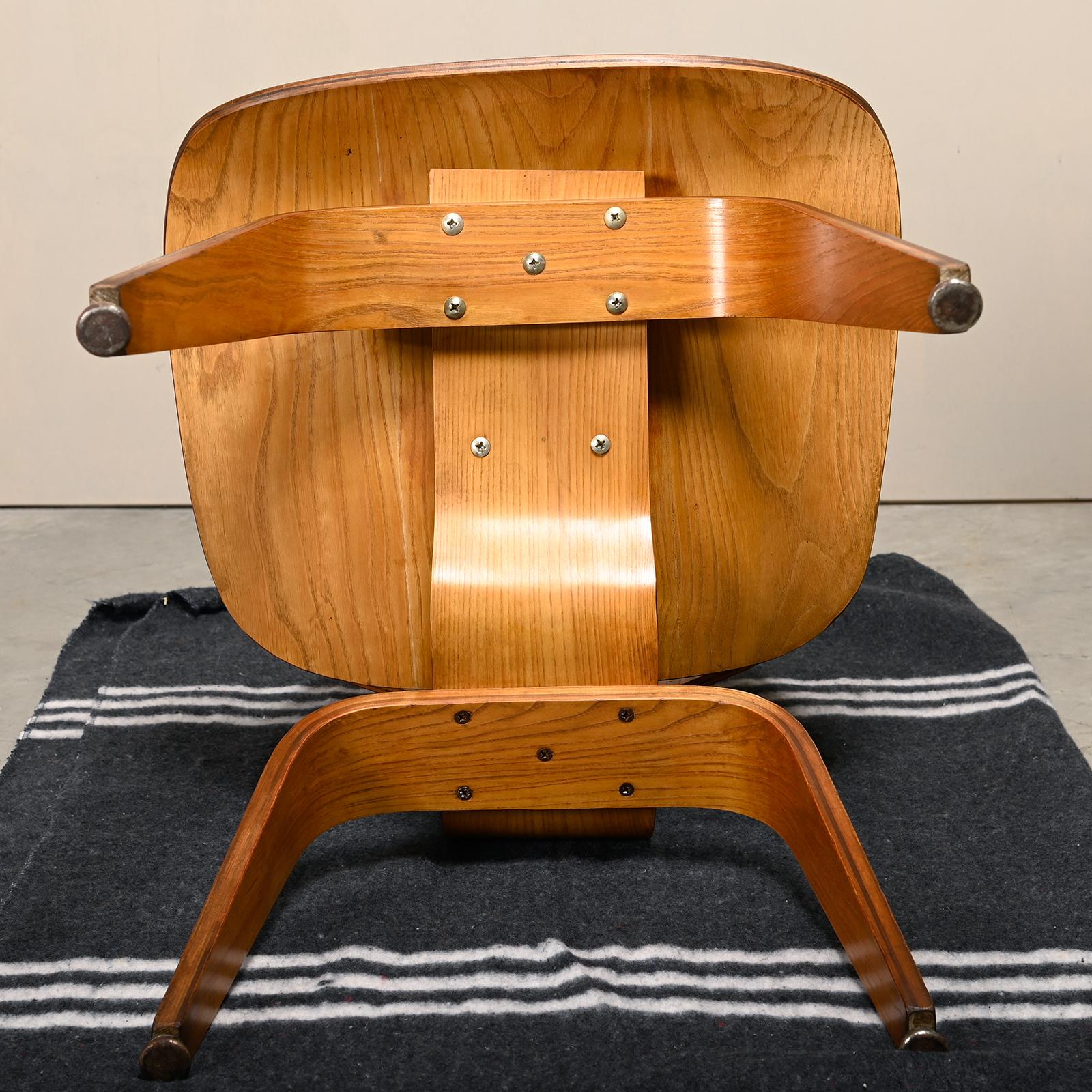 Charles and Ray Eames Early DCW Ash Plywood Dining Chairs for Herman Miller en venta 1