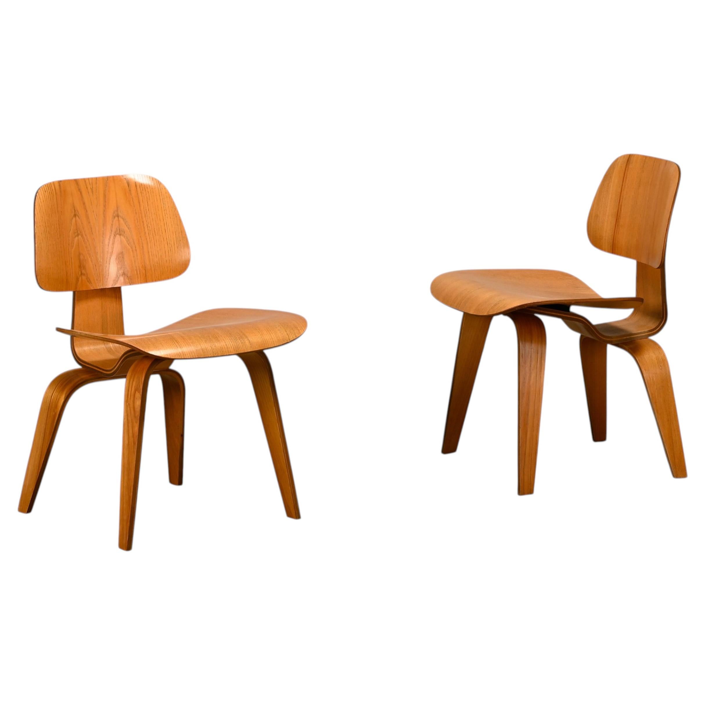 Charles and Ray Eames Early DCW Ash Plywood Dining Chairs for Herman Miller For Sale