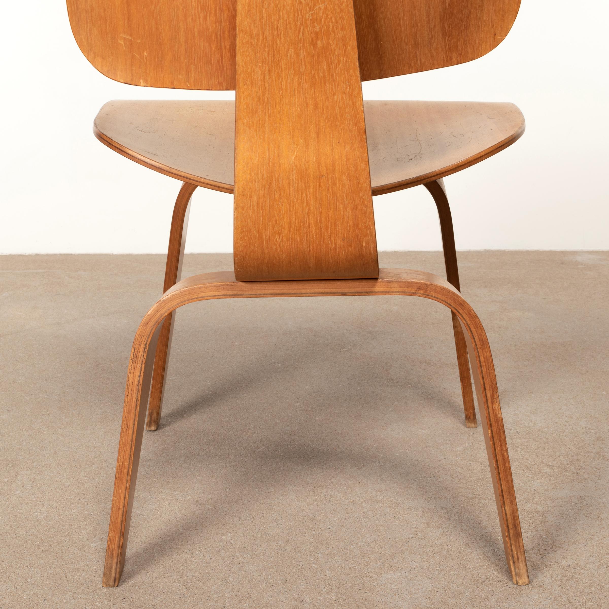 Charles and Ray Eames Early DCW Mahogany Dining Chairs for Evans Products, 1945 11