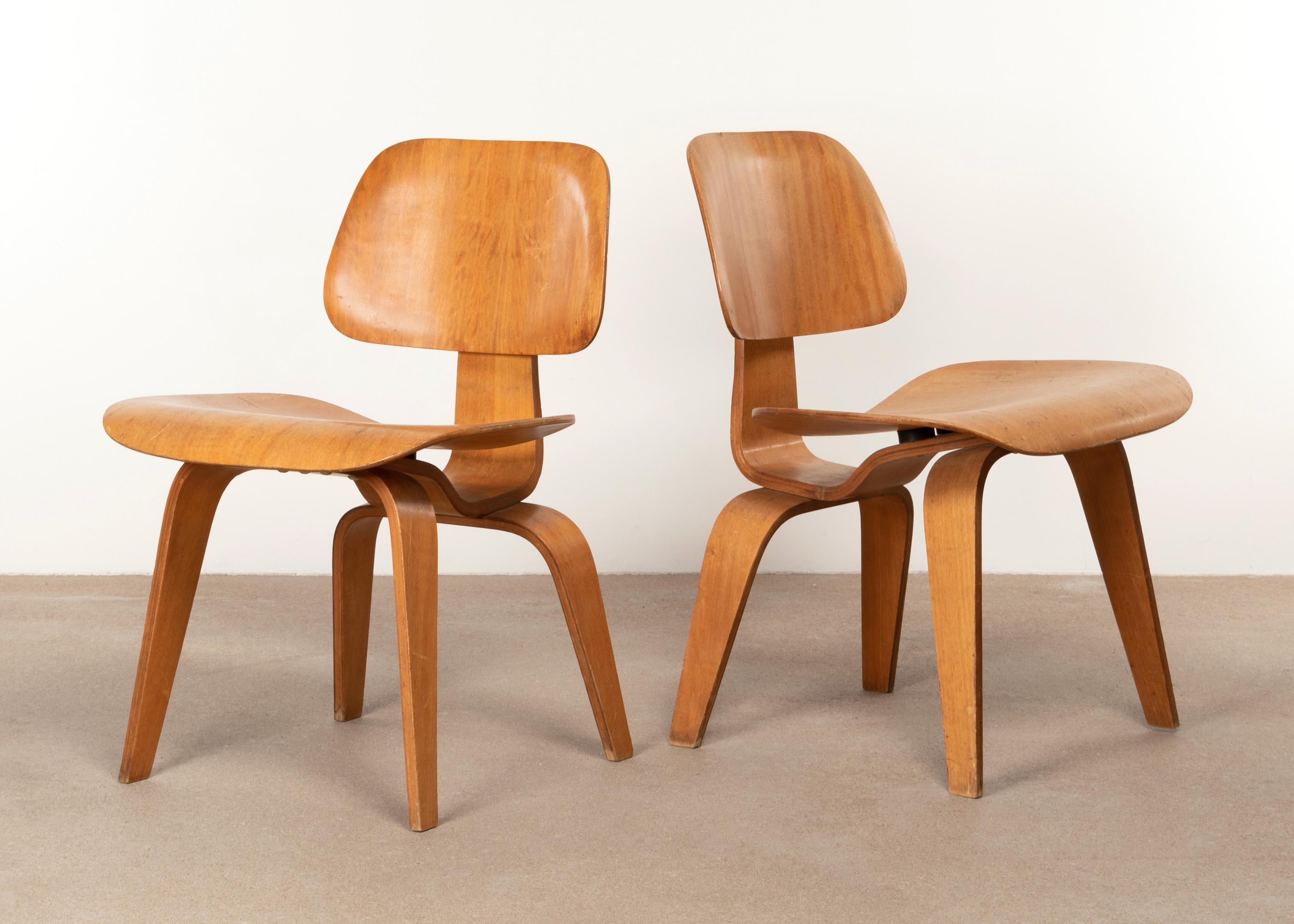 Mid-Century Modern Charles and Ray Eames Early DCW Mahogany Dining Chairs for Evans Products, 1945