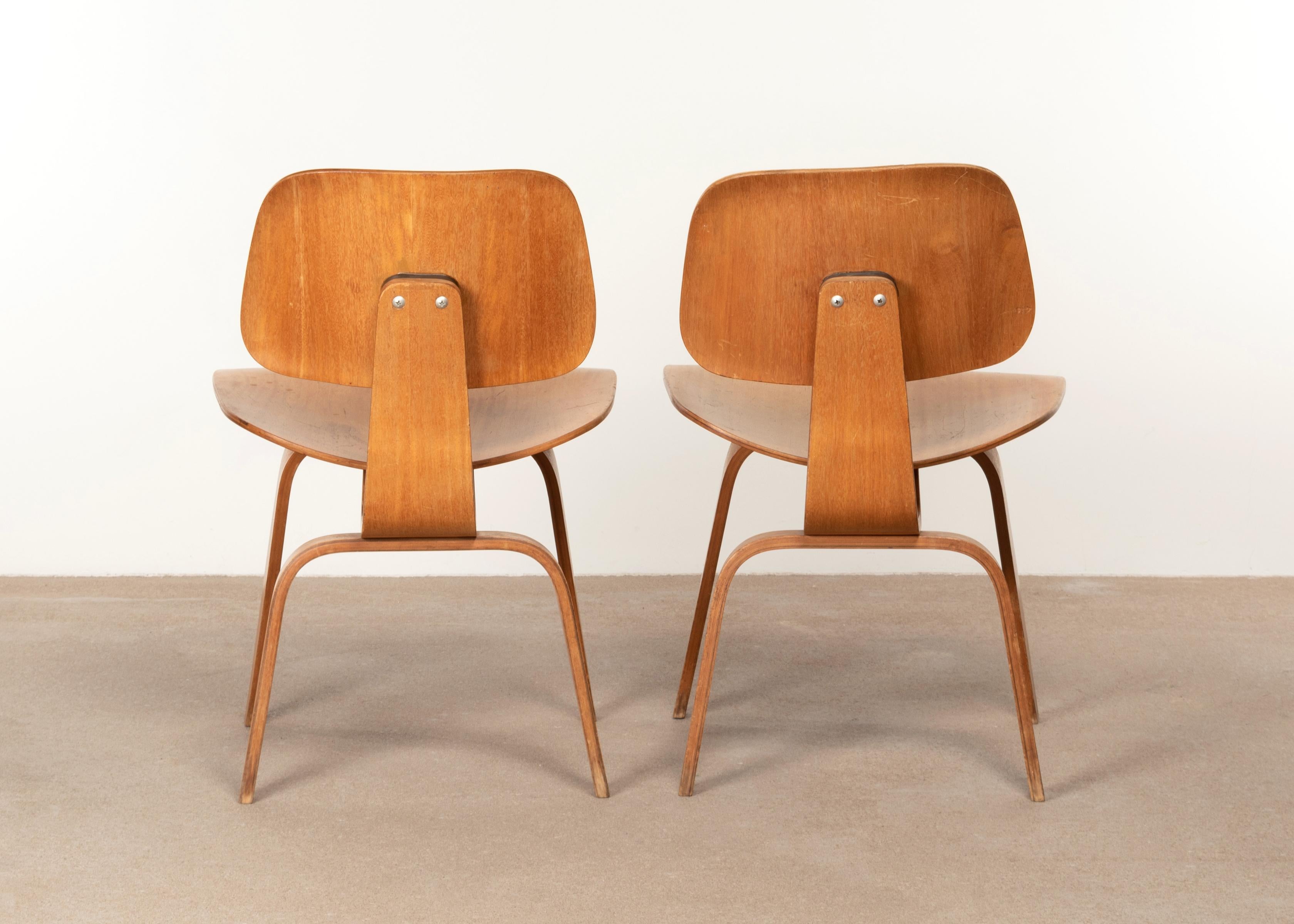 Mid-20th Century Charles and Ray Eames Early DCW Mahogany Dining Chairs for Evans Products, 1945