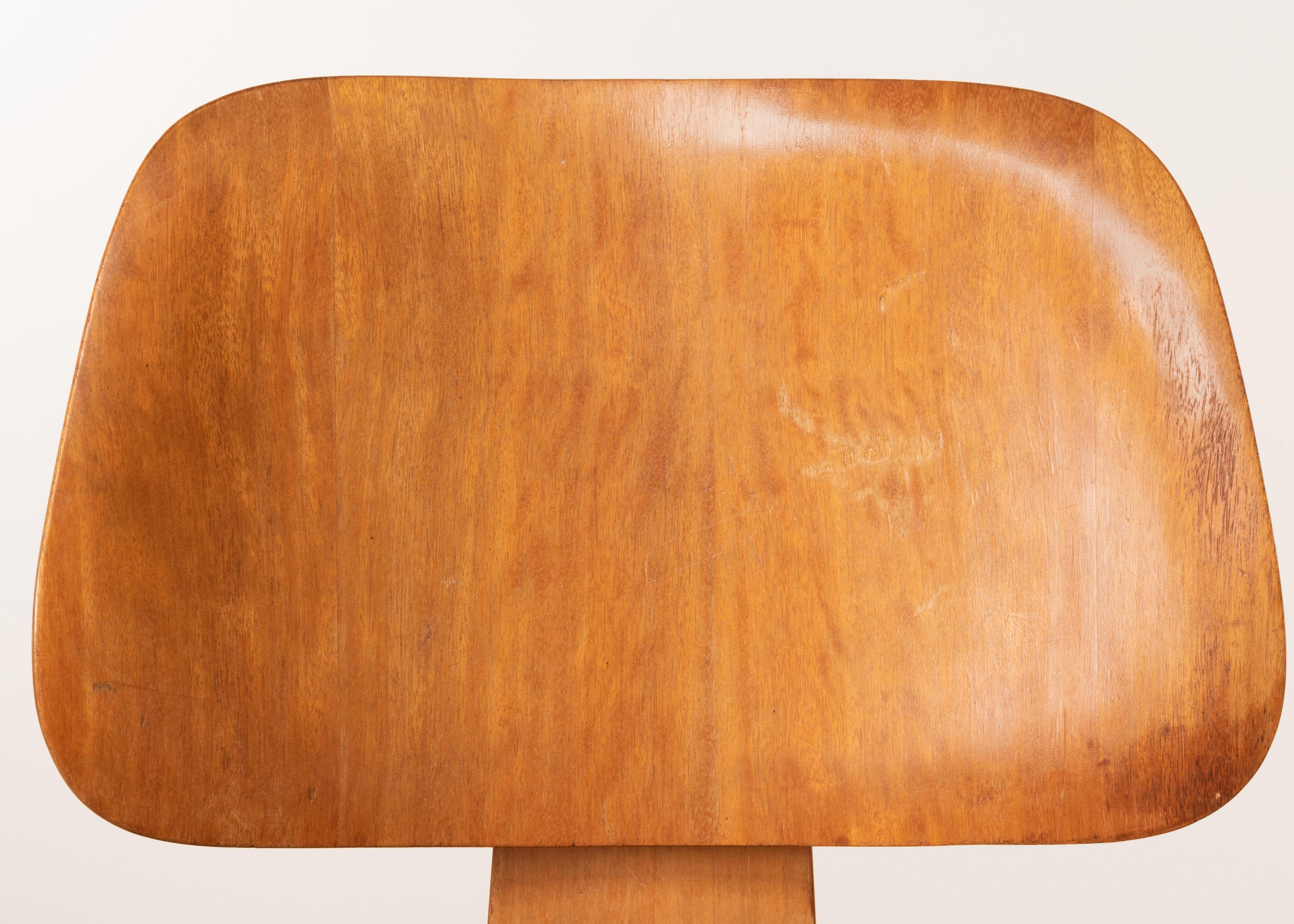 Charles and Ray Eames Early DCW Mahogany Dining Chairs for Evans Products, 1945 1