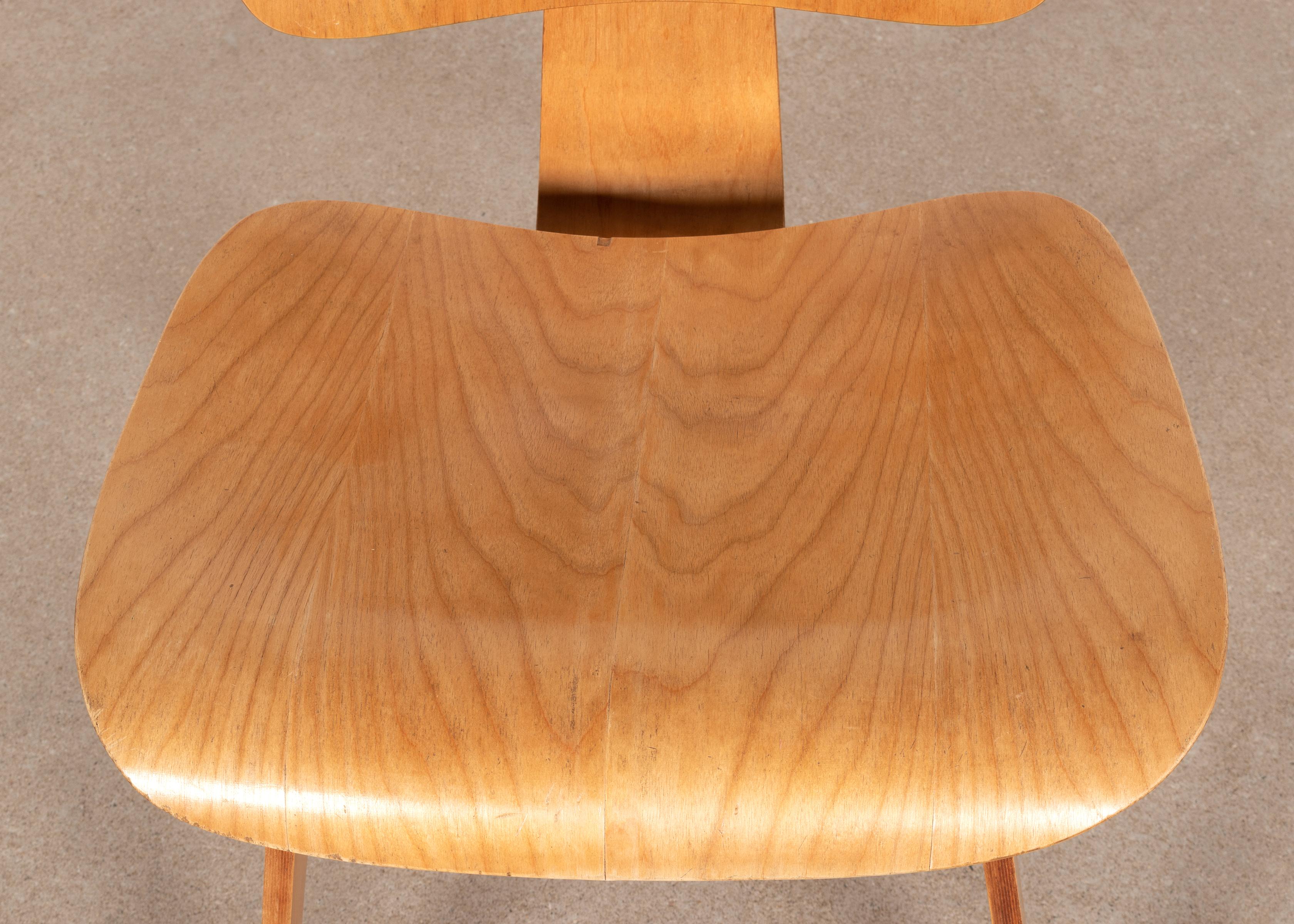 Charles and Ray Eames Early DCW Maple Dining Chair for Herman Miller In Good Condition In Amsterdam, NL