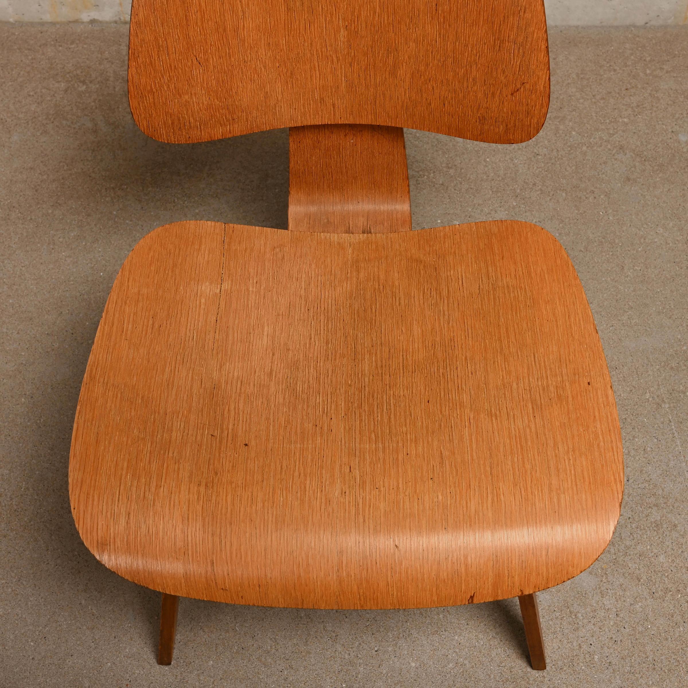 Charles and Ray Eames Early DCW Oak Dining Chair for Herman Miller, 1953 2