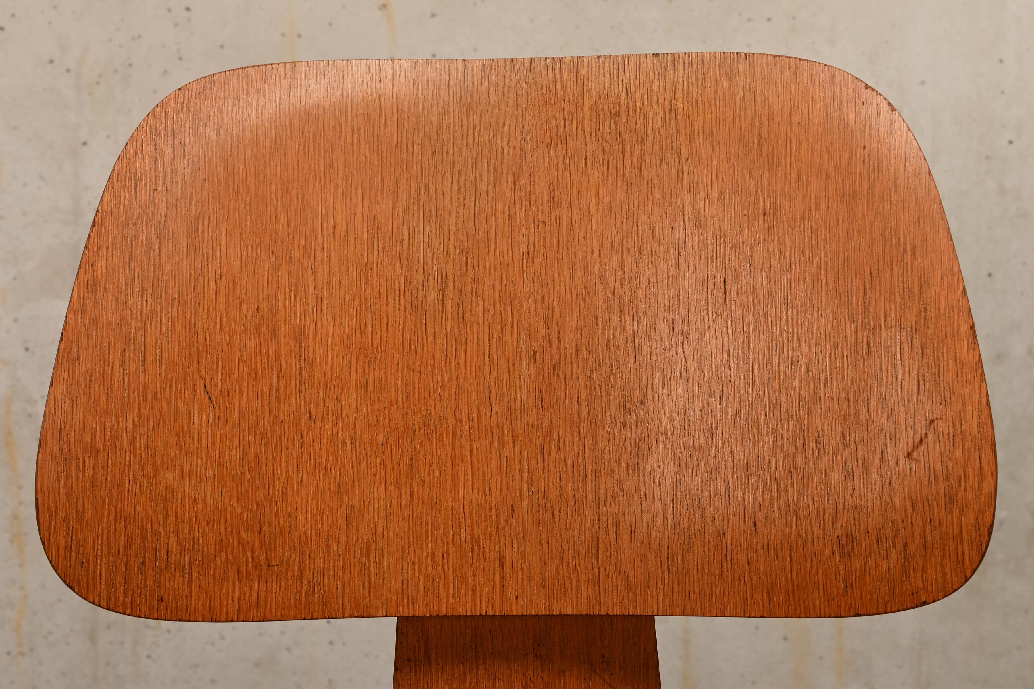Charles and Ray Eames Early DCW Oak Dining Chair for Herman Miller, 1953 3