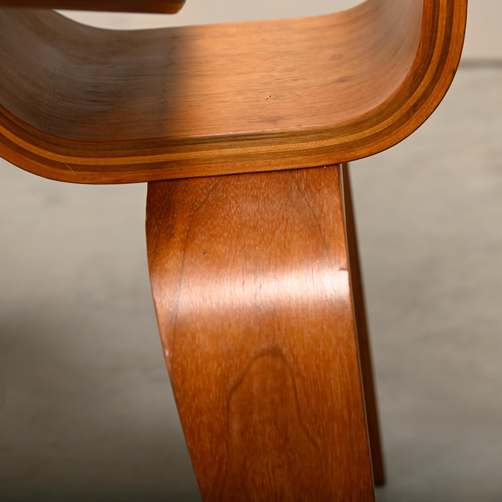 Charles and Ray Eames Early DCW Walnut Plywood Dining Chairs for Herman Miller 4