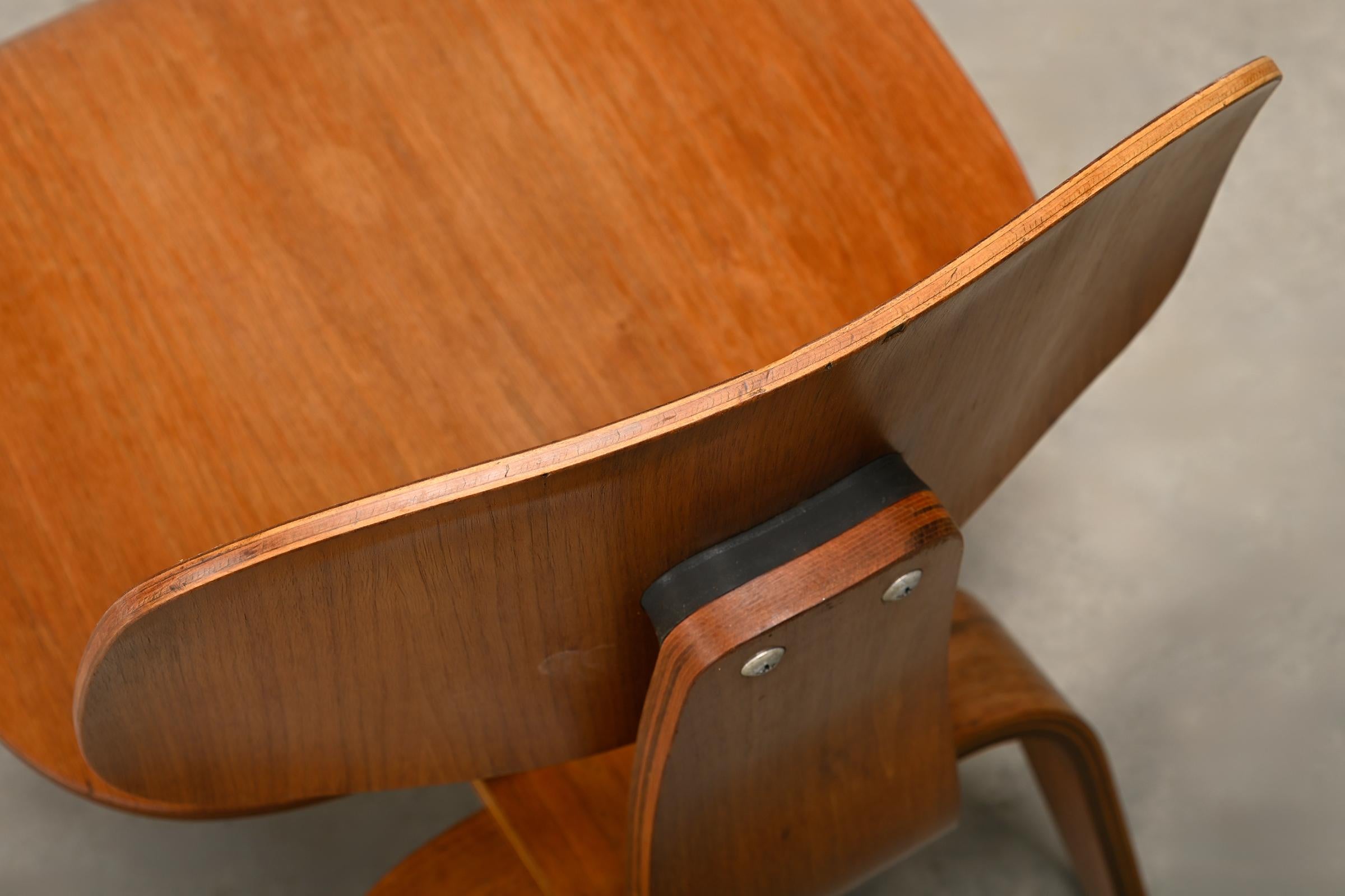 Charles and Ray Eames Early DCW Walnut Plywood Dining Chairs for Herman Miller 12