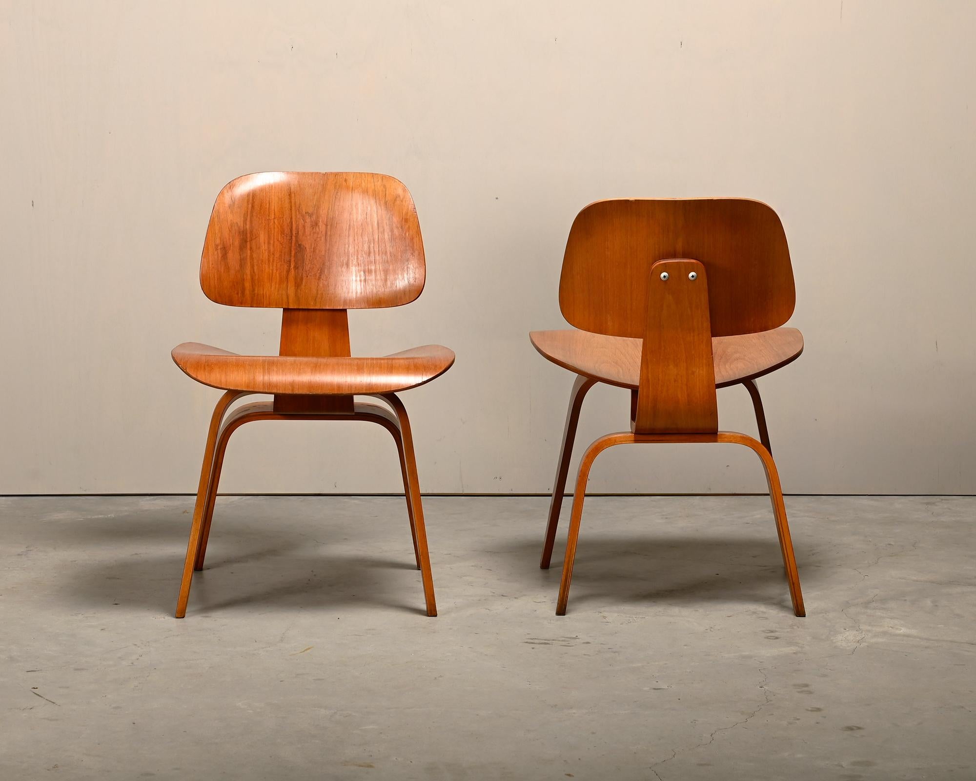 Mid-20th Century Charles and Ray Eames Early DCW Walnut Plywood Dining Chairs for Herman Miller