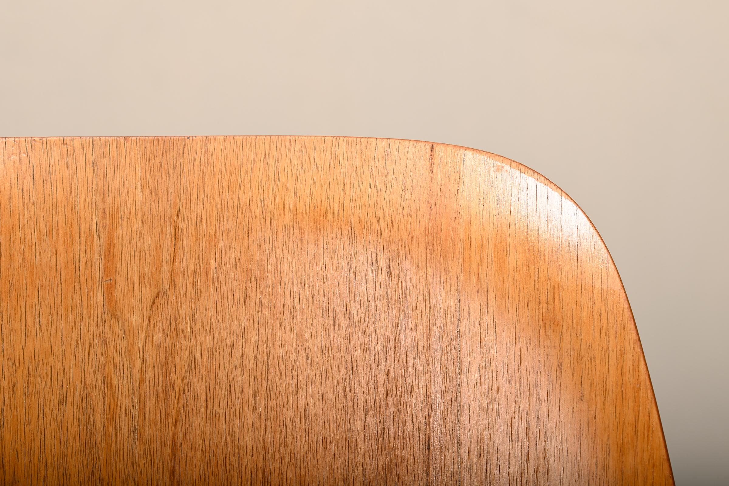 Charles and Ray Eames Early DCW Walnut Plywood Dining Chairs for Herman Miller 1