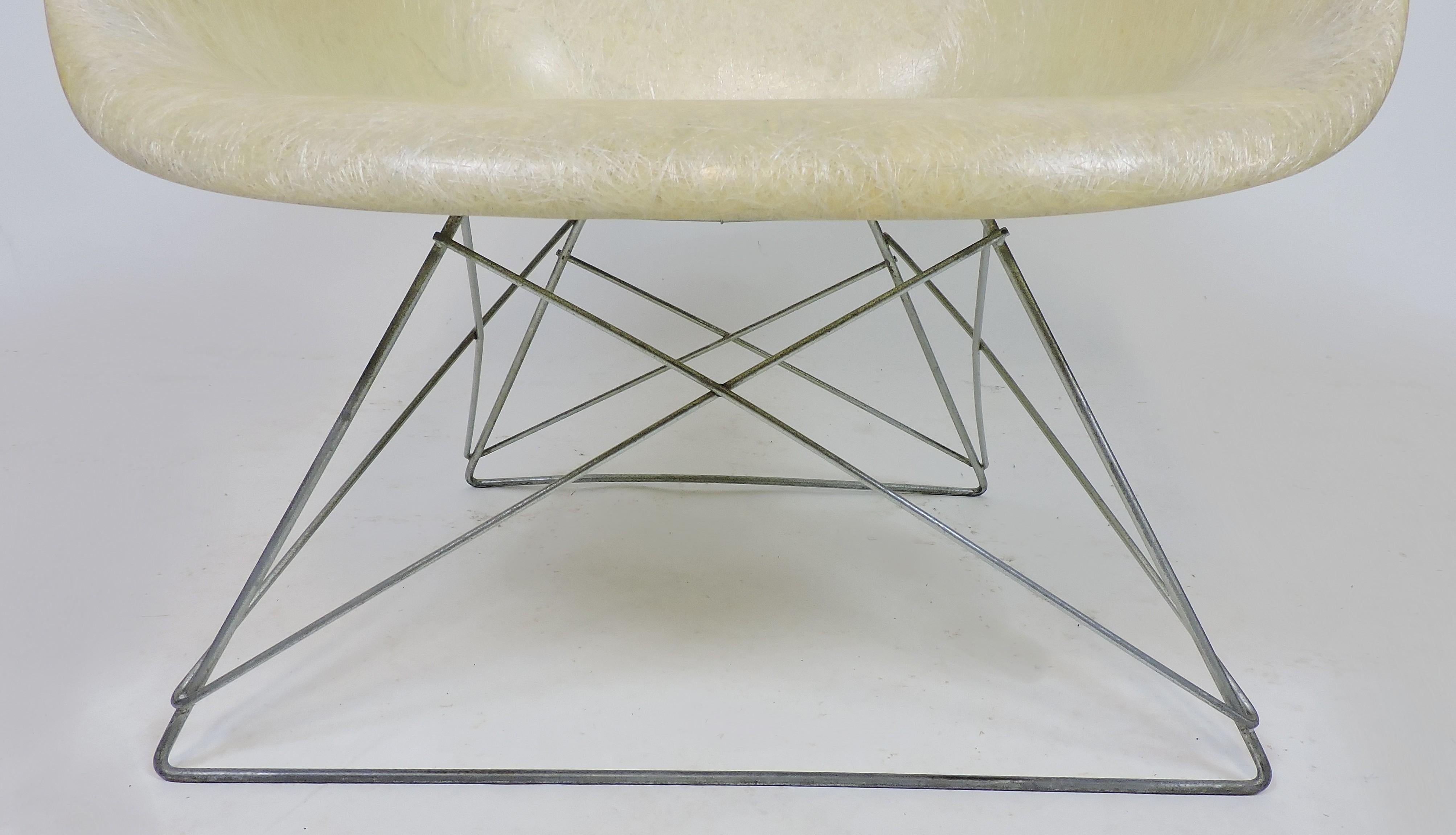 Mid-20th Century Charles and Ray Eames Early LAR Shell Rope Chair with Cat's Cradle Base