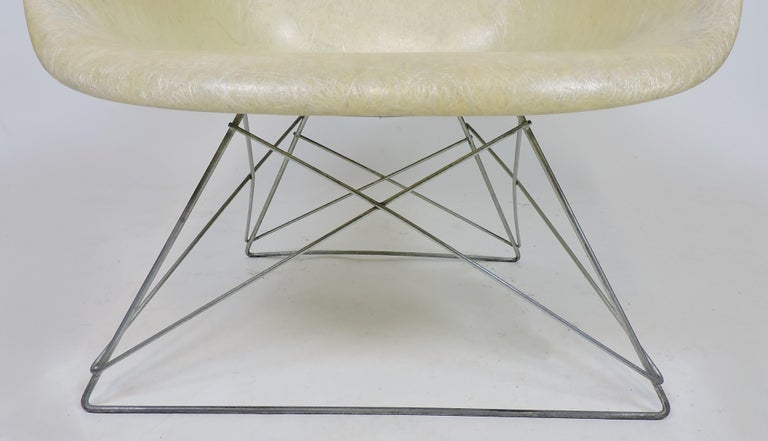 Fiberglass Charles and Ray Eames Early LAR Shell Rope Chair with Cat's Cradle Base