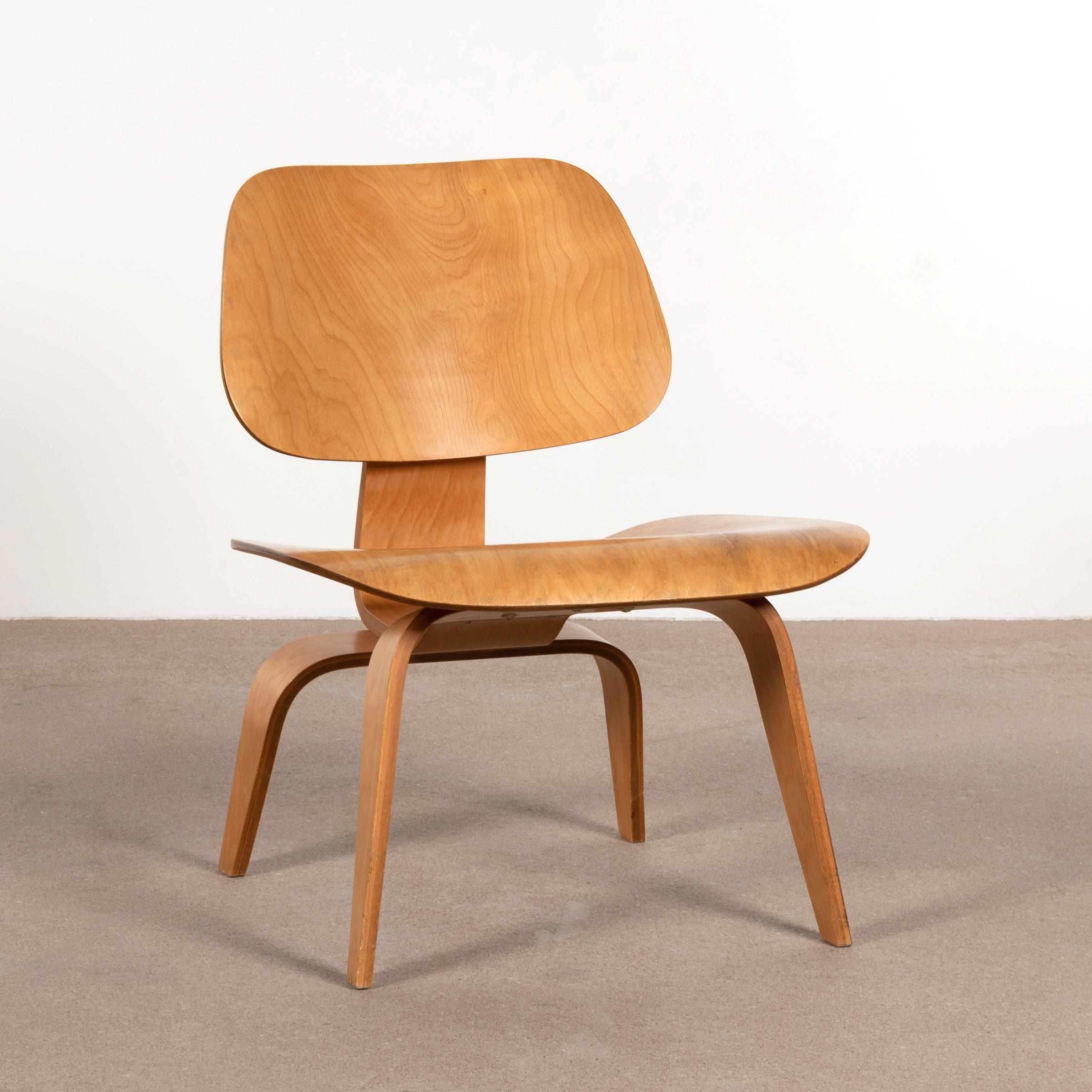 Mid-Century Modern Charles and Ray Eames Early LCW Maple Lounge Chair for Evans Products, 1947