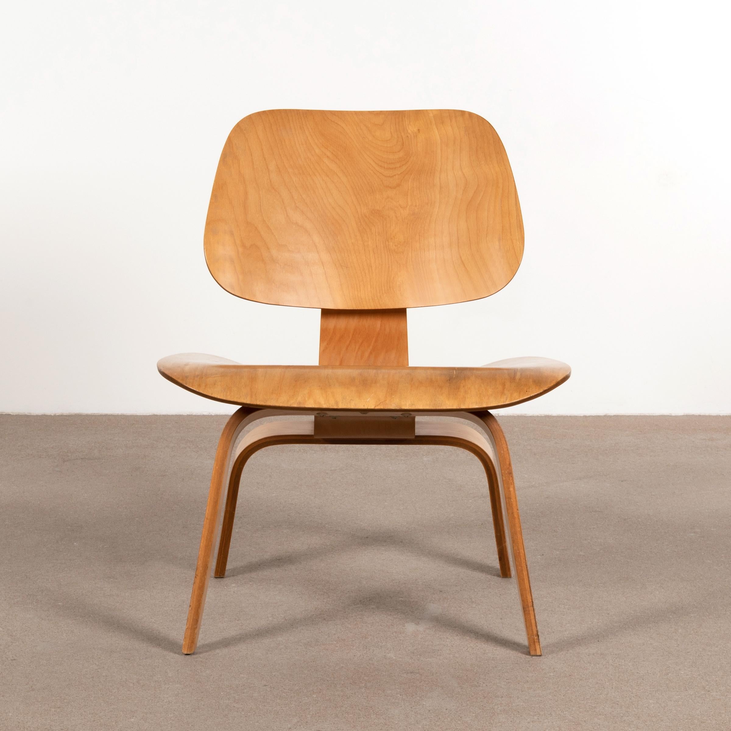 American Charles and Ray Eames Early LCW Maple Lounge Chair for Evans Products, 1947