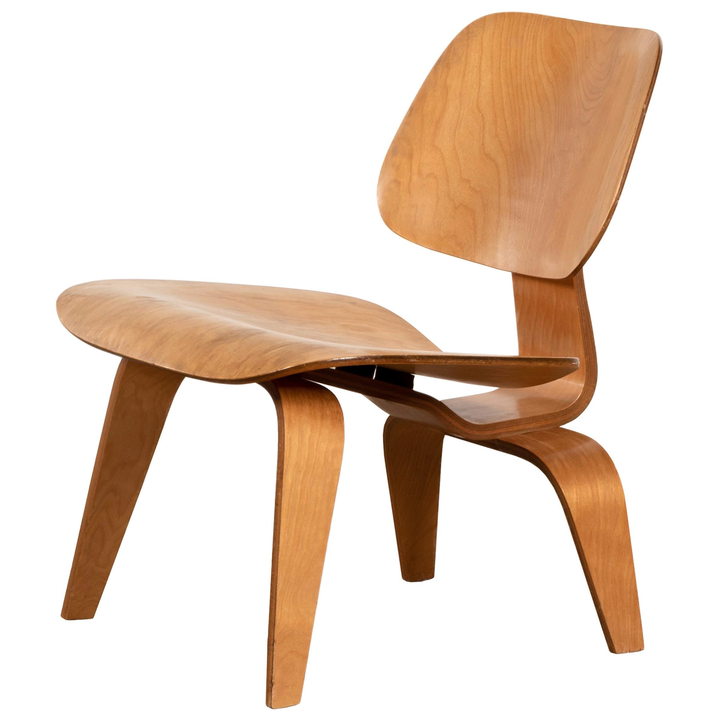 Charles and Ray Eames Early LCW Maple Lounge Chair for Evans Products, 1947