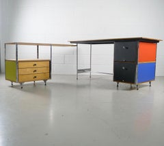 Charles und Ray Eames Esu-Schreibtisch und -Rückwand:: zweite Serie:: um 1955