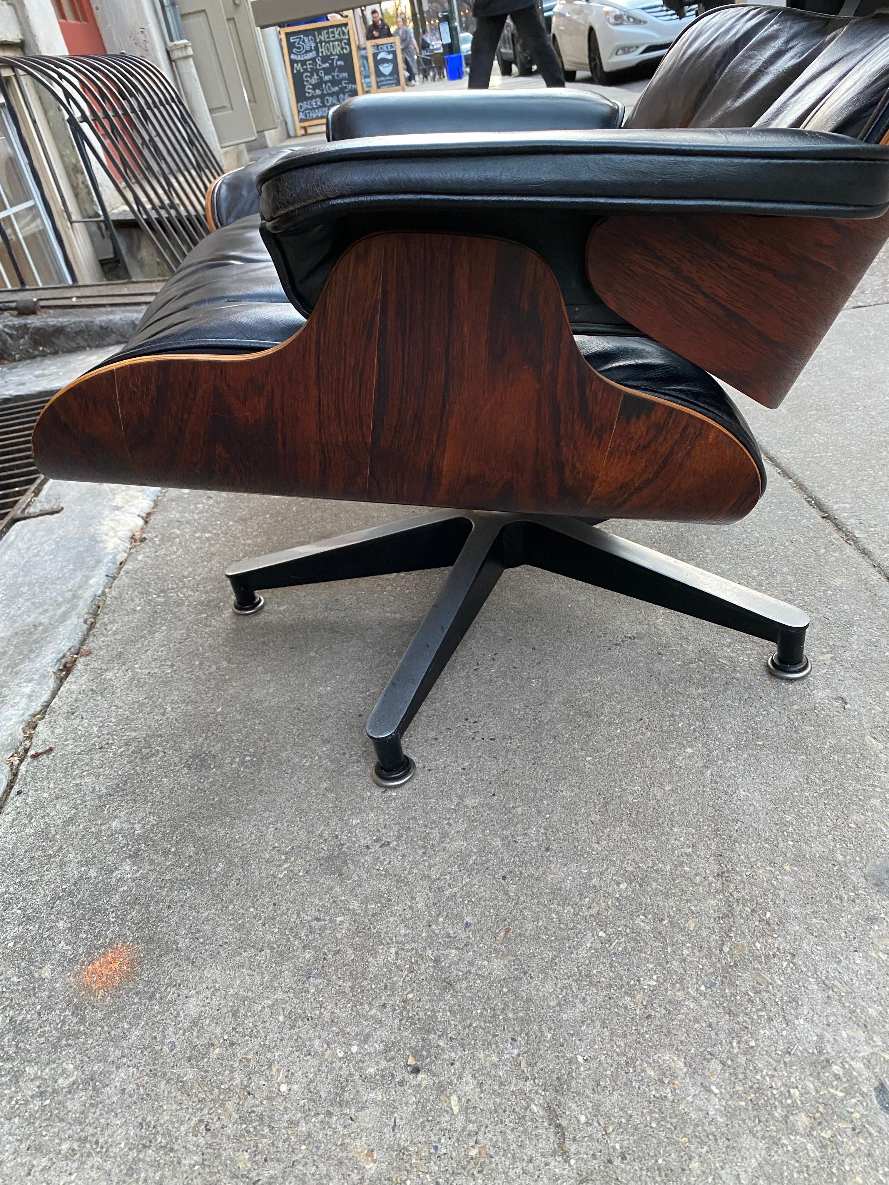 Charles and Ray Eames for Herman Miller 670 Rosewood Lounge Chair and Ottoman For Sale 2