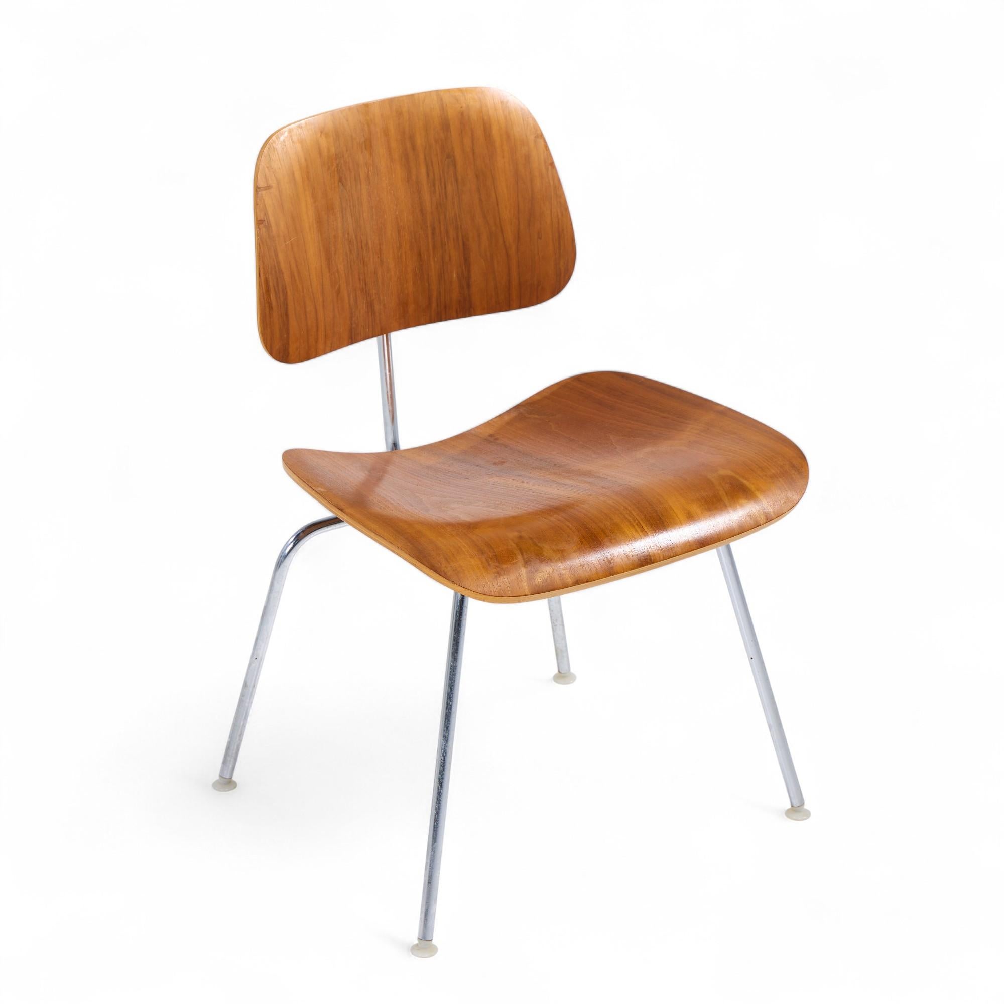 Charles and Ray Eames für Herman Miller DCM Esszimmerstühle aus Nussbaumholz - 6er-Set im Angebot 5