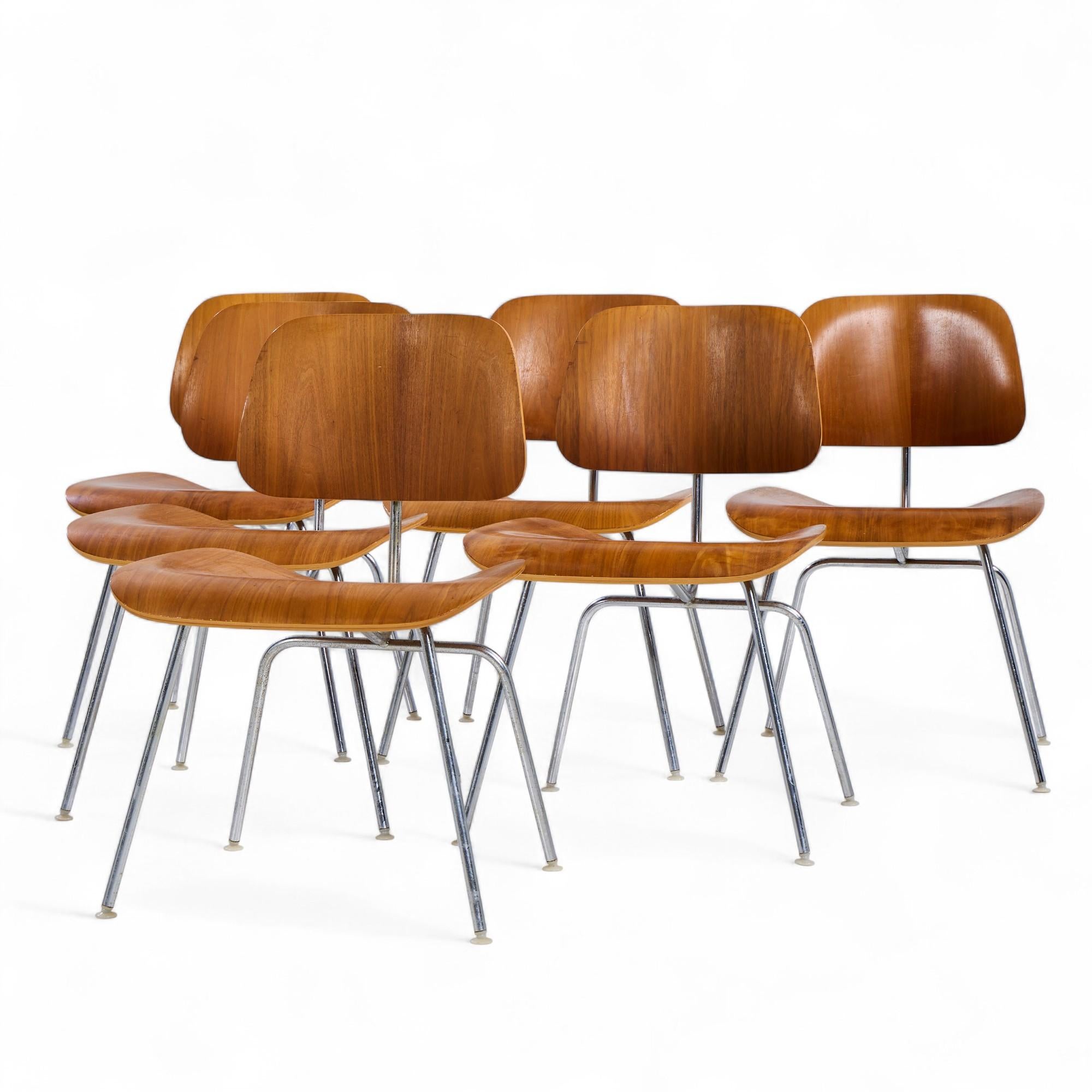 Charles and Ray Eames für Herman Miller DCM Esszimmerstühle aus Nussbaumholz - 6er-Set (Moderne der Mitte des Jahrhunderts) im Angebot