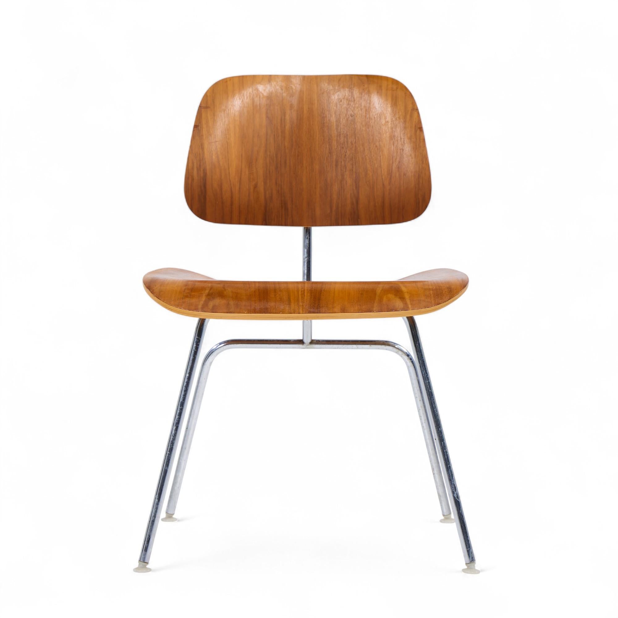 Charles and Ray Eames für Herman Miller DCM Esszimmerstühle aus Nussbaumholz - 6er-Set im Zustand „Gut“ im Angebot in Franklin Park, IL