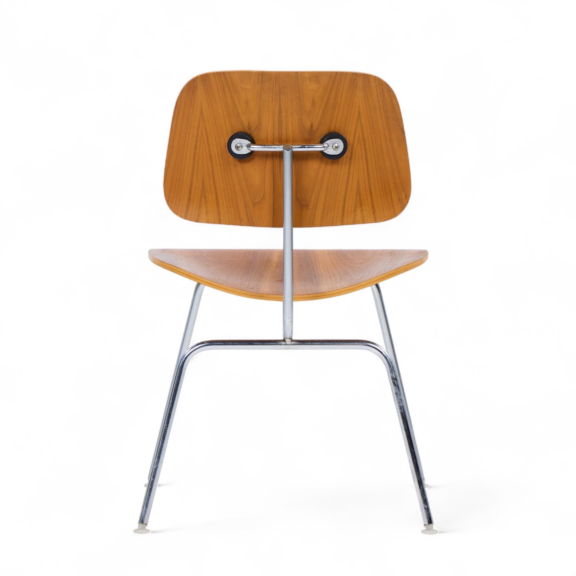 Charles and Ray Eames für Herman Miller DCM Esszimmerstühle aus Nussbaumholz - 6er-Set im Angebot 2