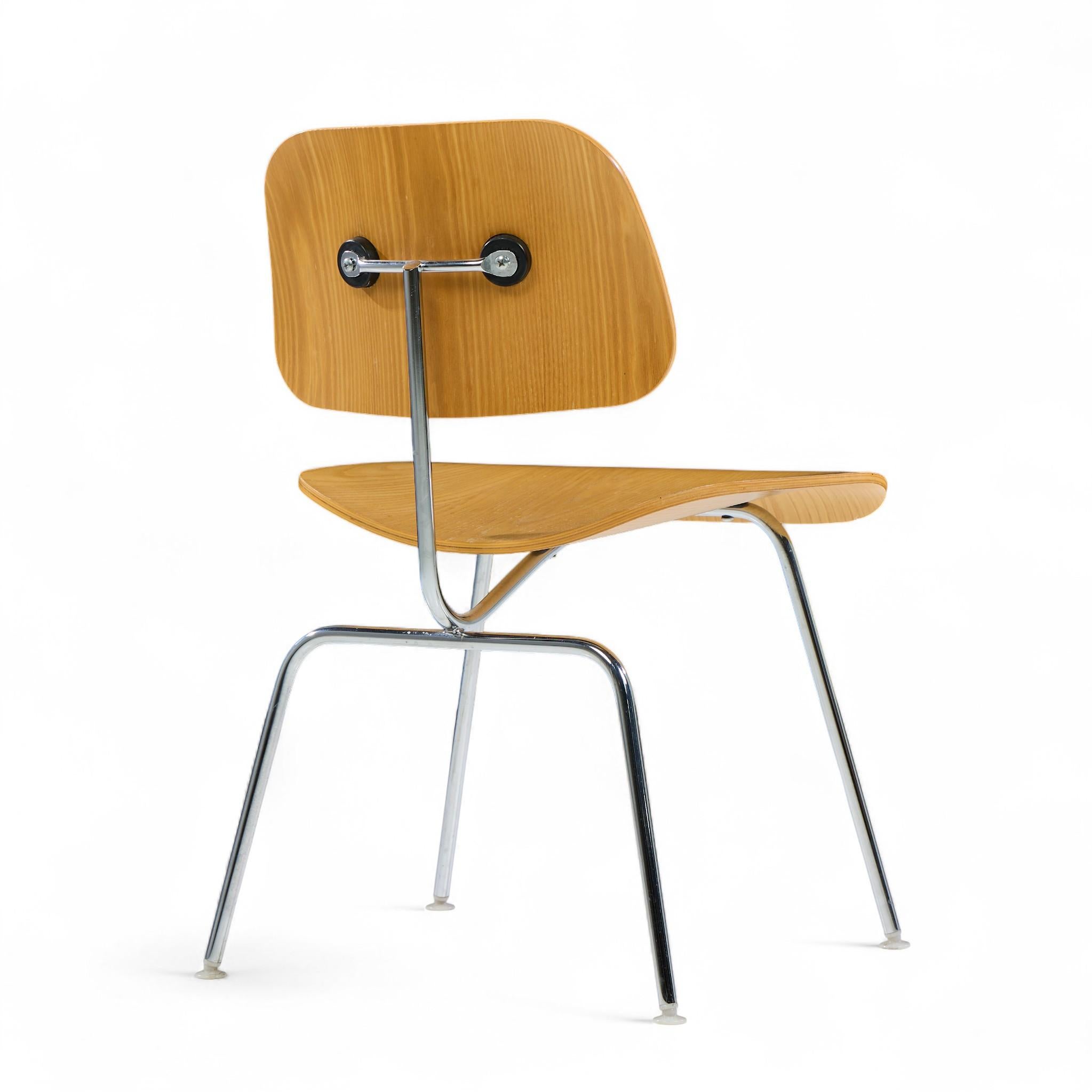 Charles and Ray Eames für Herman Miller DCM White Ash Dining Chairs - 6er-Set im Angebot 3