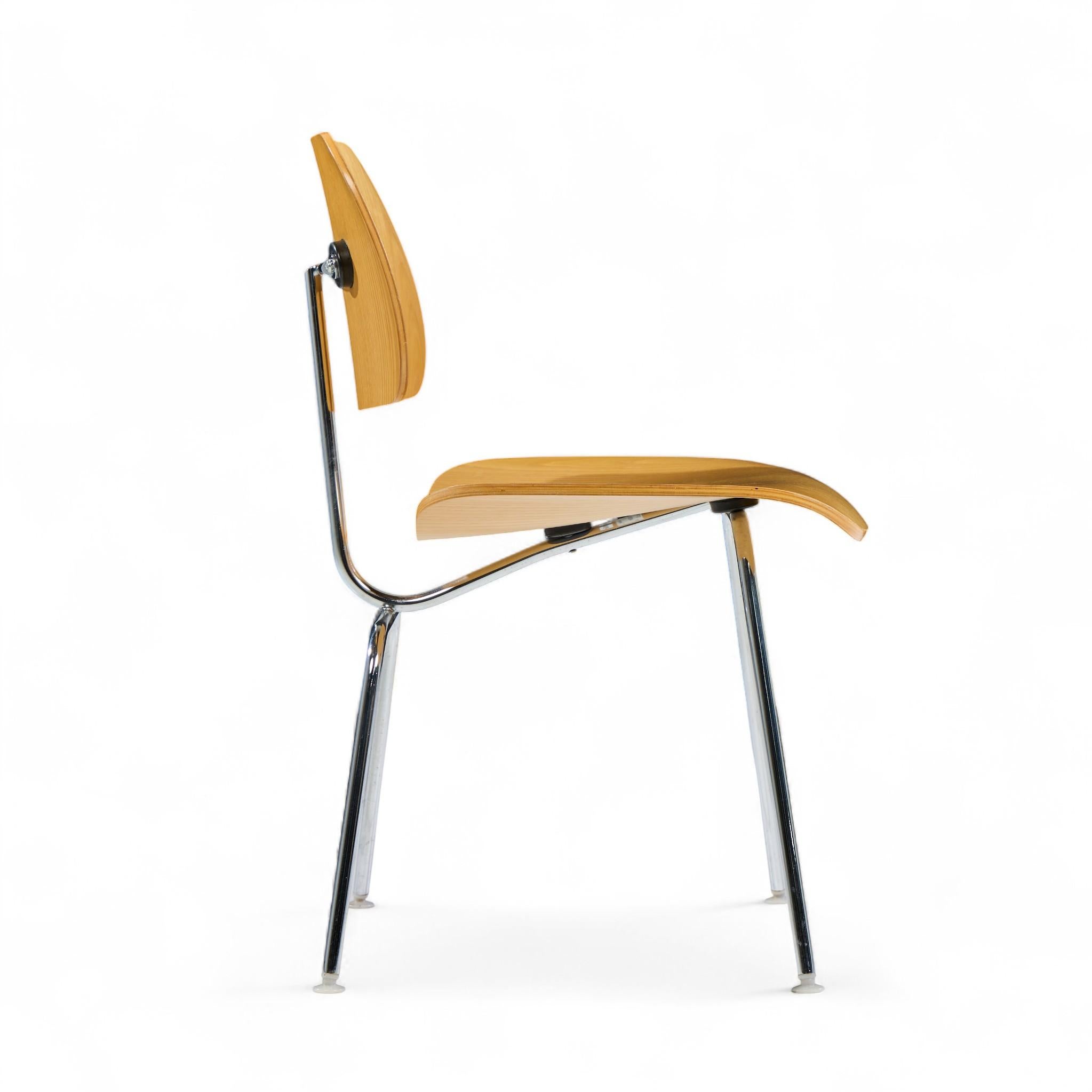 Charles and Ray Eames für Herman Miller DCM White Ash Dining Chairs - 6er-Set im Angebot 4