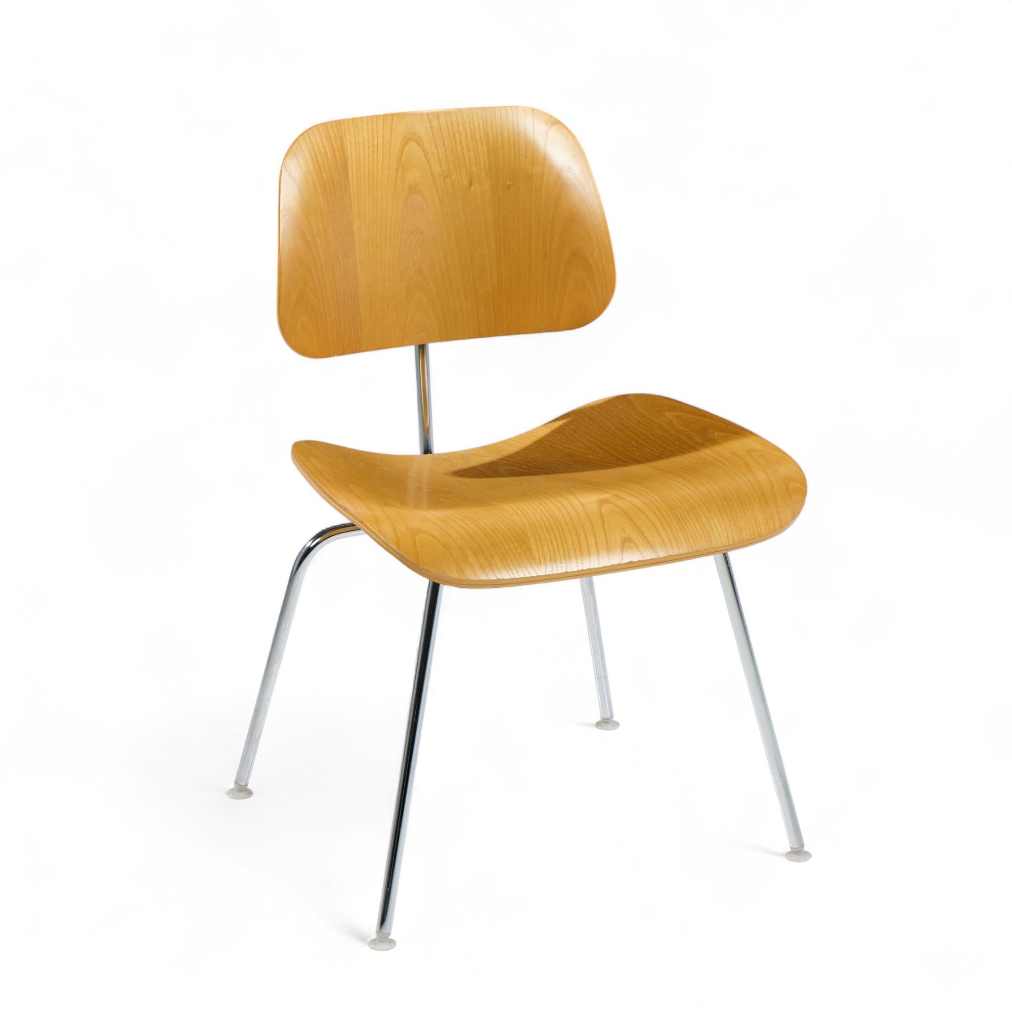 Charles and Ray Eames für Herman Miller DCM White Ash Dining Chairs - 6er-Set im Angebot 5