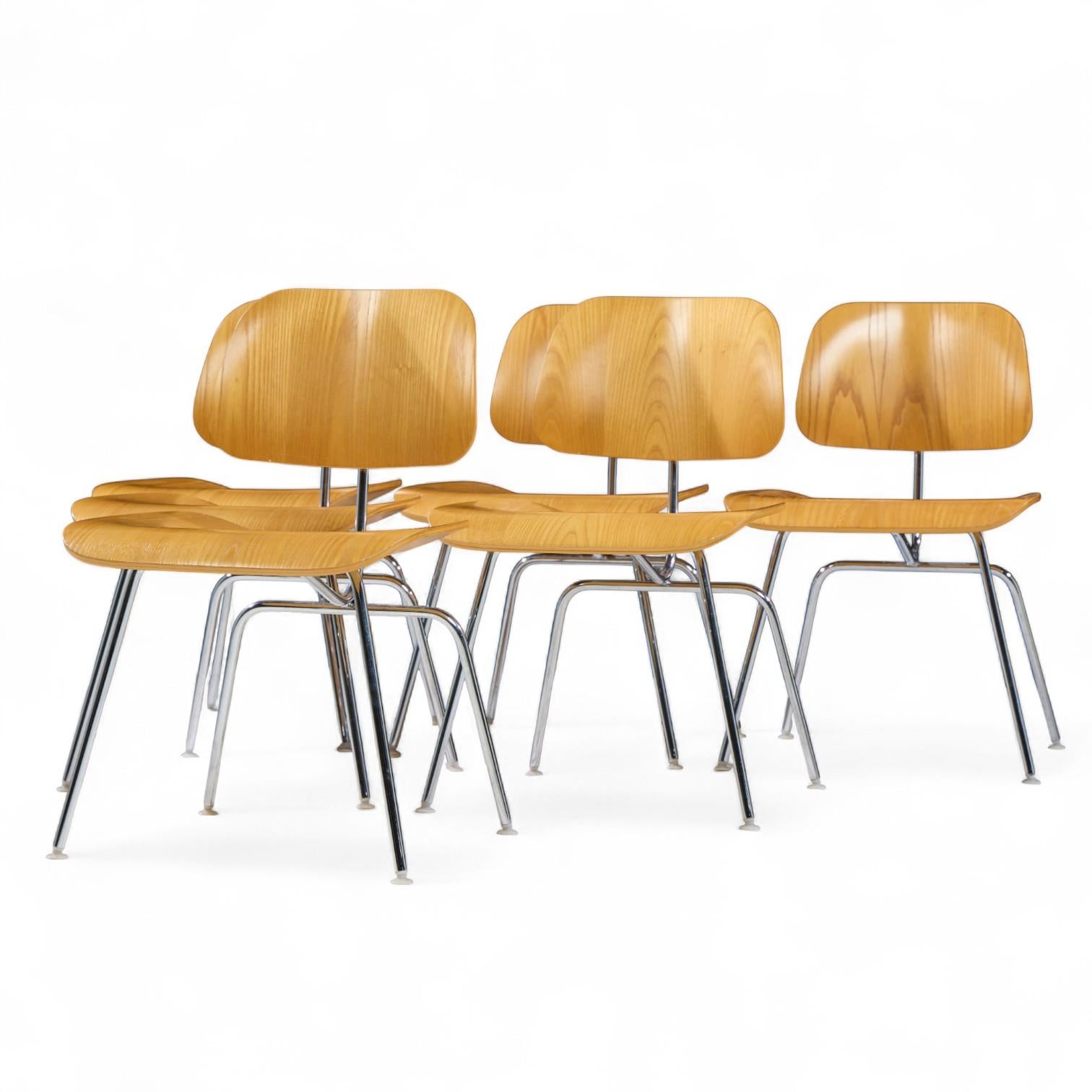 Charles and Ray Eames für Herman Miller DCM White Ash Dining Chairs - 6er-Set (Moderne der Mitte des Jahrhunderts) im Angebot