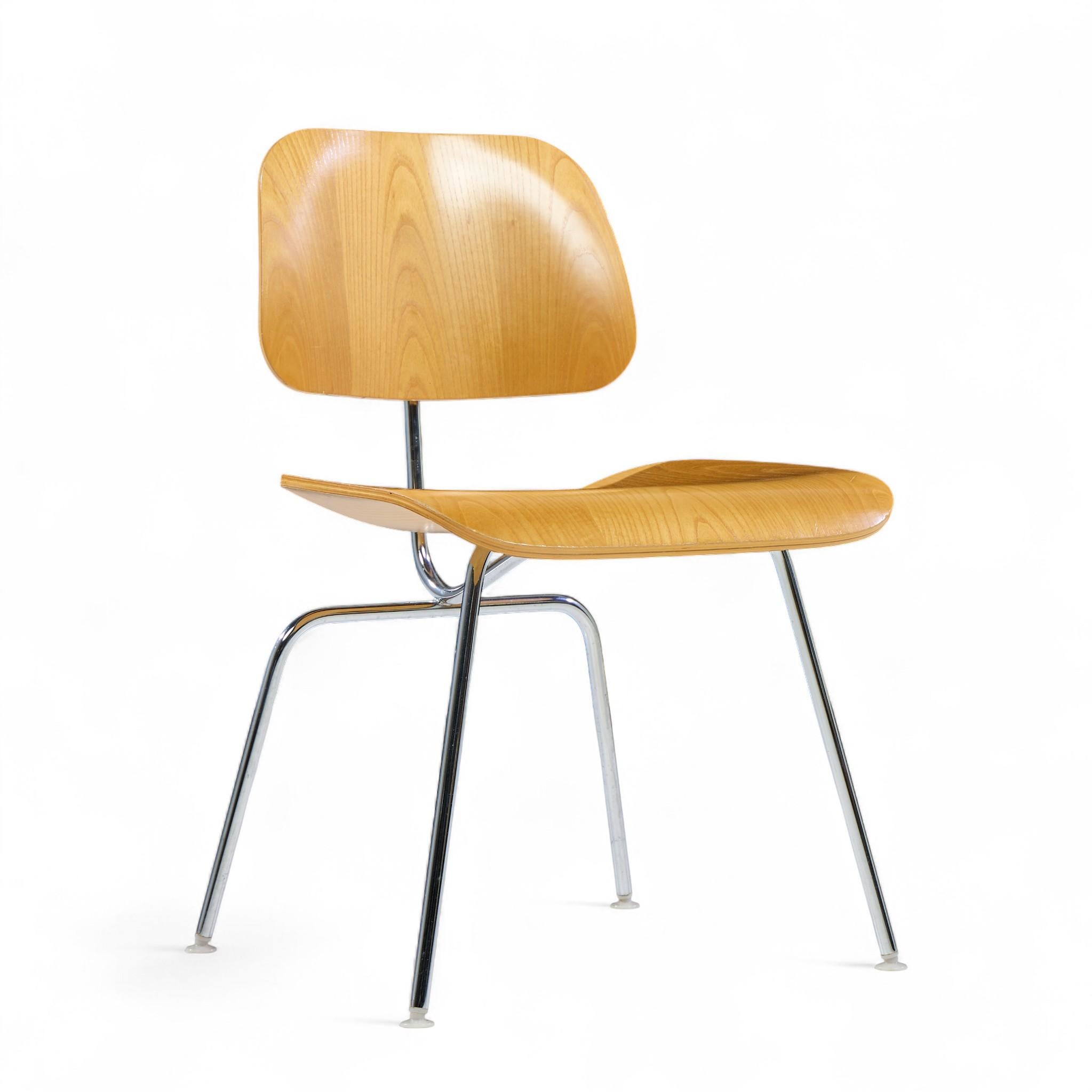 Charles and Ray Eames für Herman Miller DCM White Ash Dining Chairs - 6er-Set (amerikanisch) im Angebot