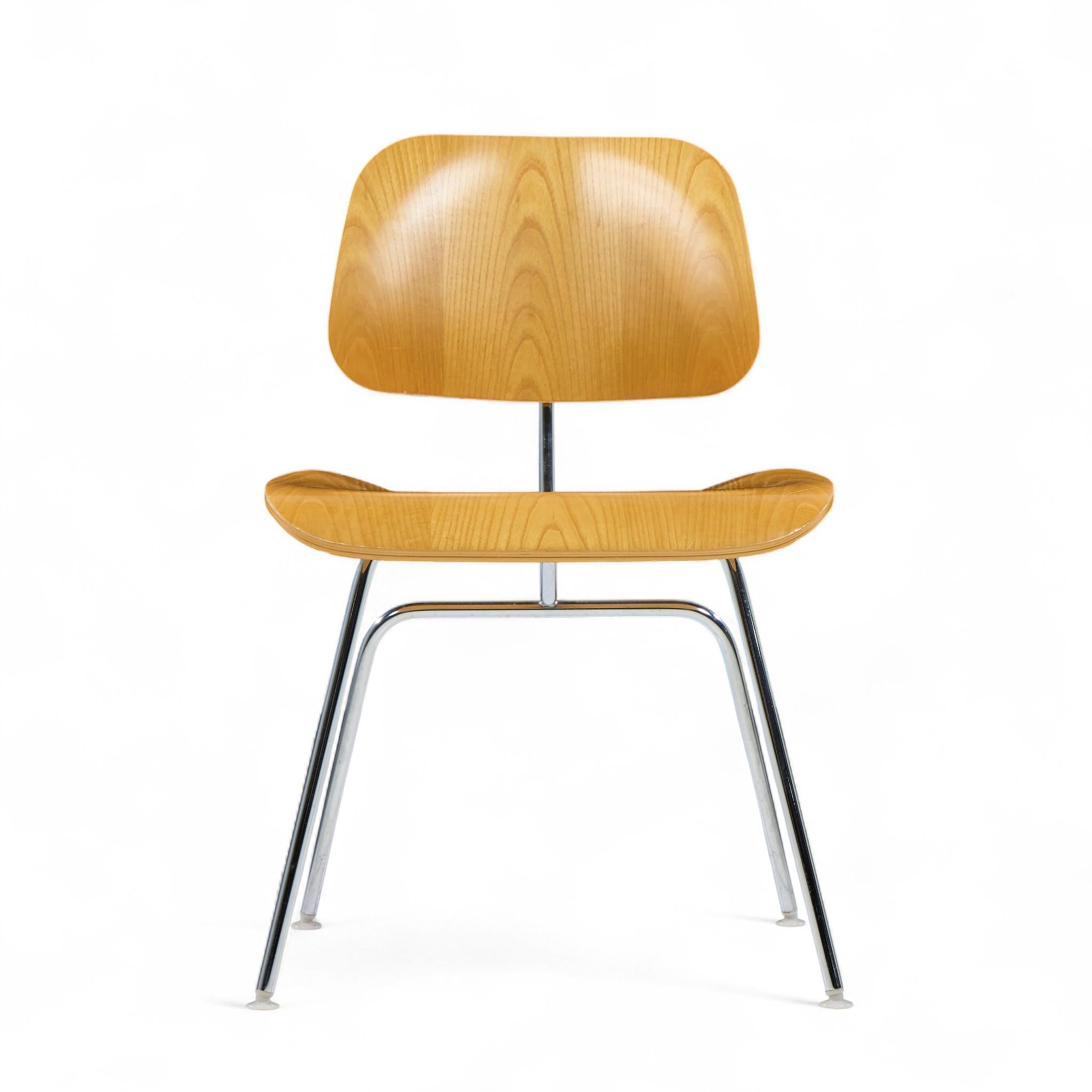 Charles and Ray Eames für Herman Miller DCM White Ash Dining Chairs - 6er-Set im Zustand „Gut“ im Angebot in Franklin Park, IL