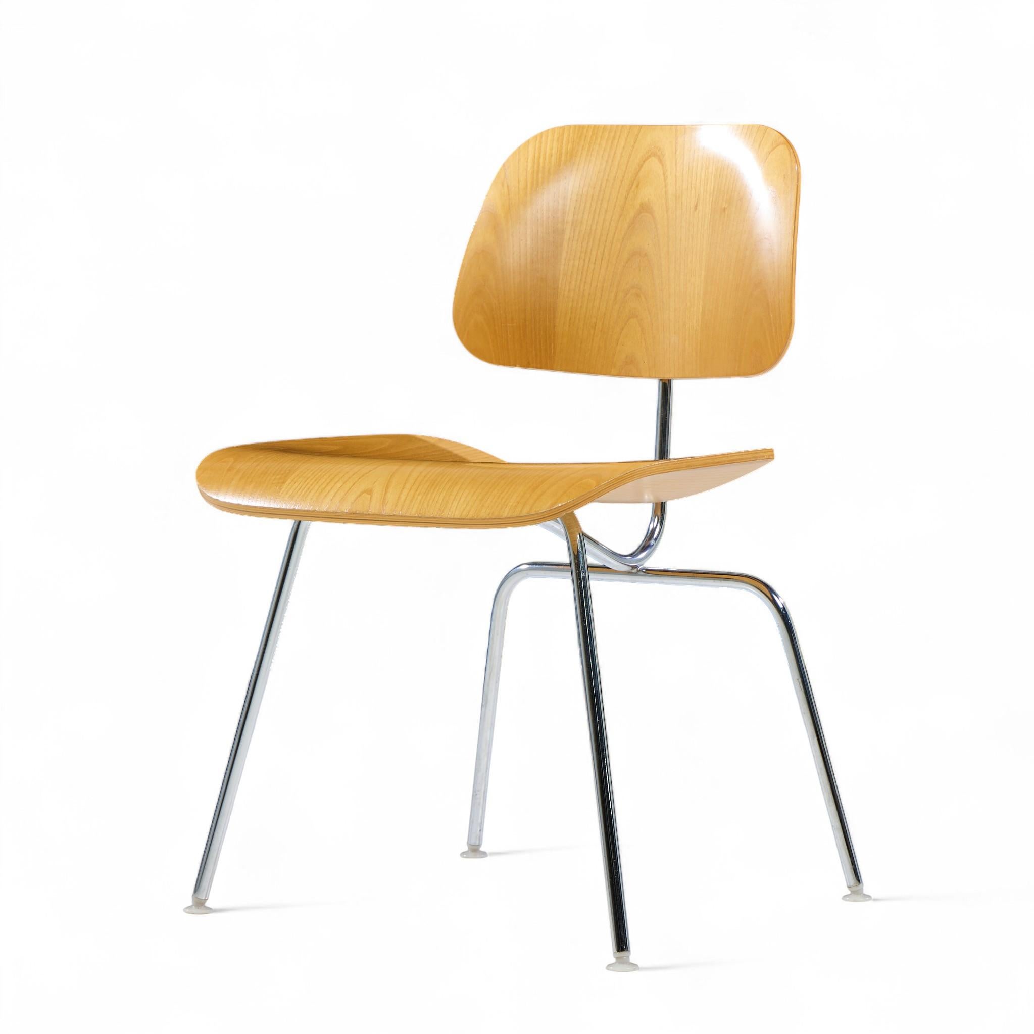 Charles and Ray Eames für Herman Miller DCM White Ash Dining Chairs - 6er-Set (20. Jahrhundert) im Angebot