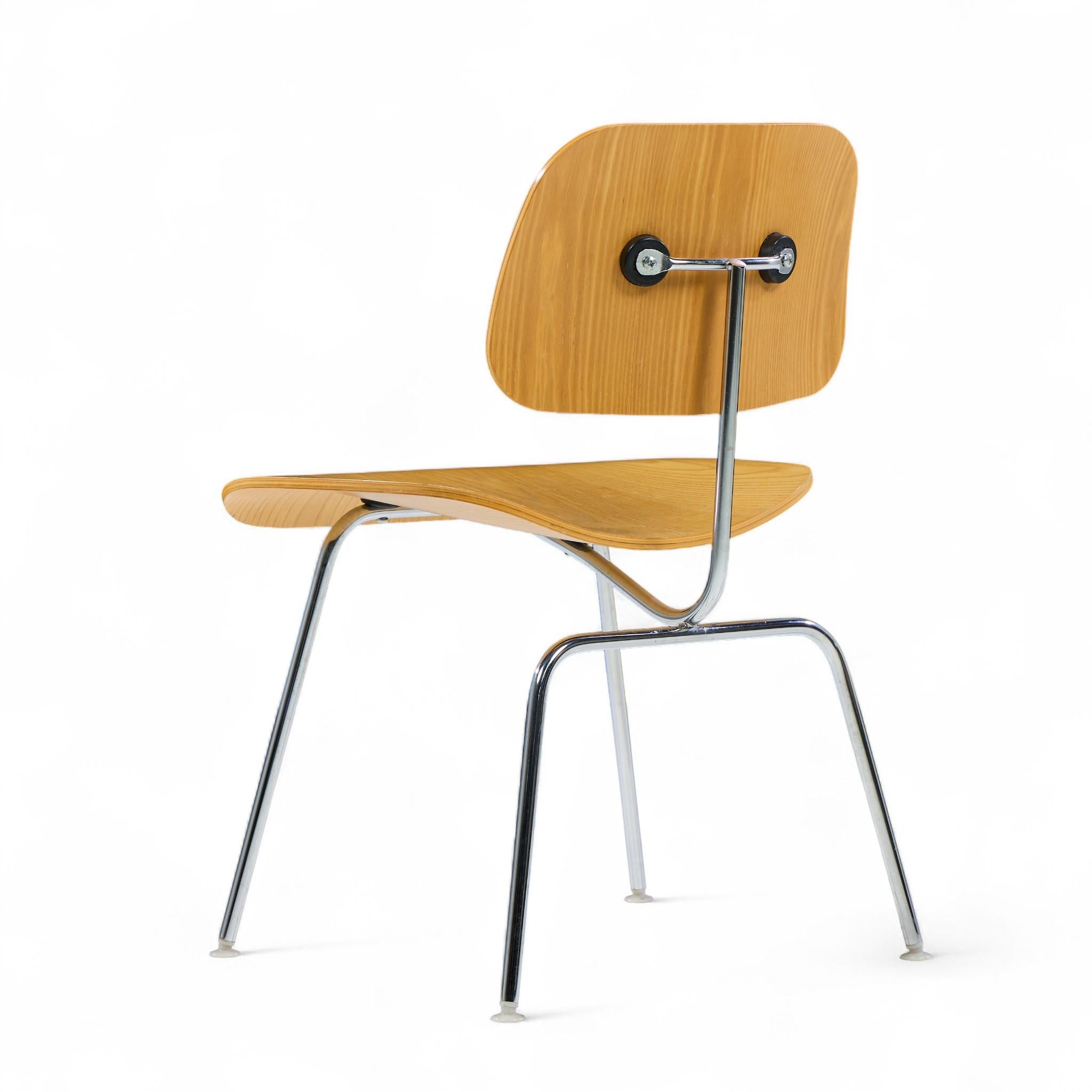 Charles and Ray Eames für Herman Miller DCM White Ash Dining Chairs - 6er-Set im Angebot 1