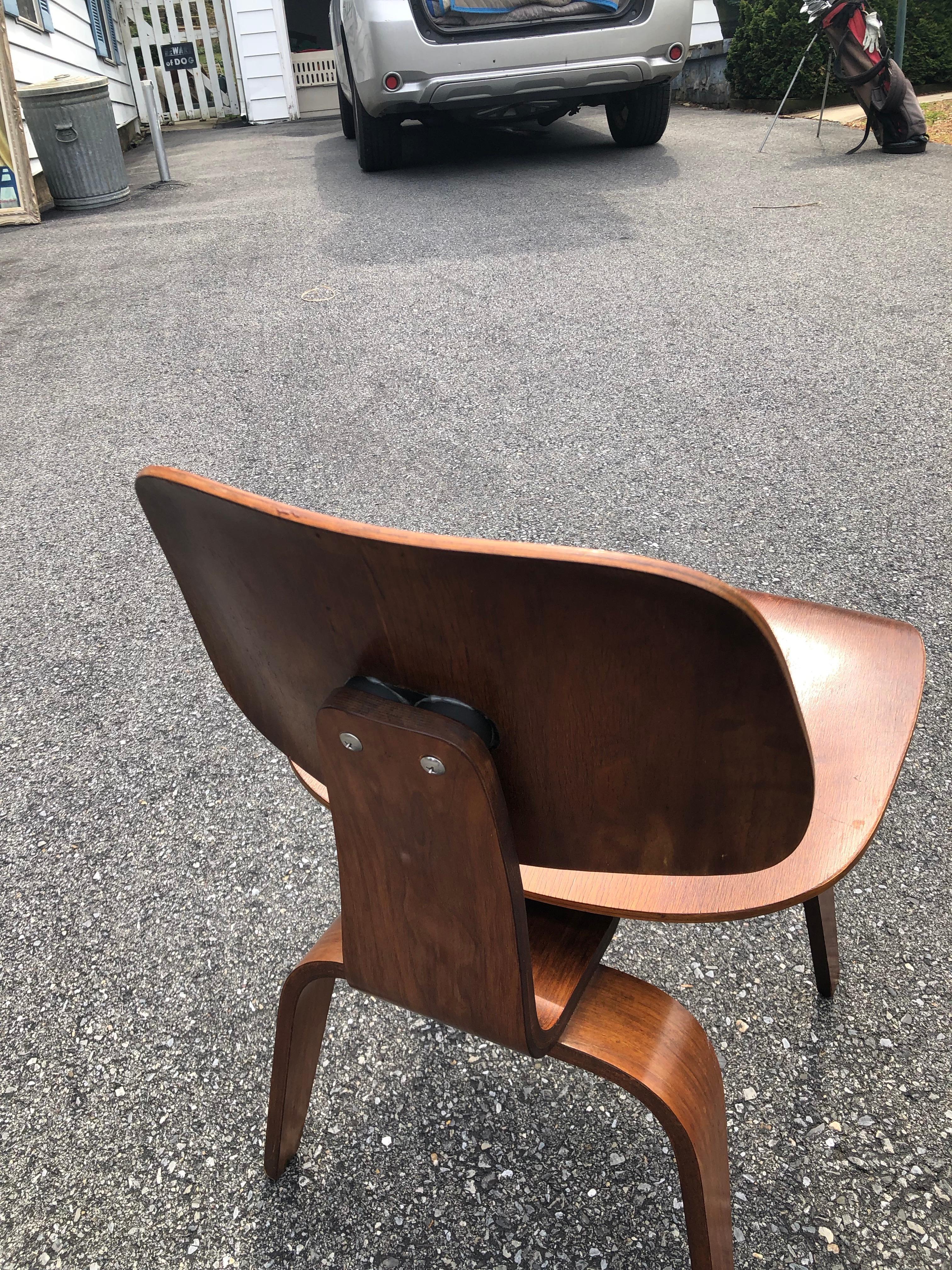 Mid-20th Century Pair of Charles and Ray Eames for Herman Miller Dcw 