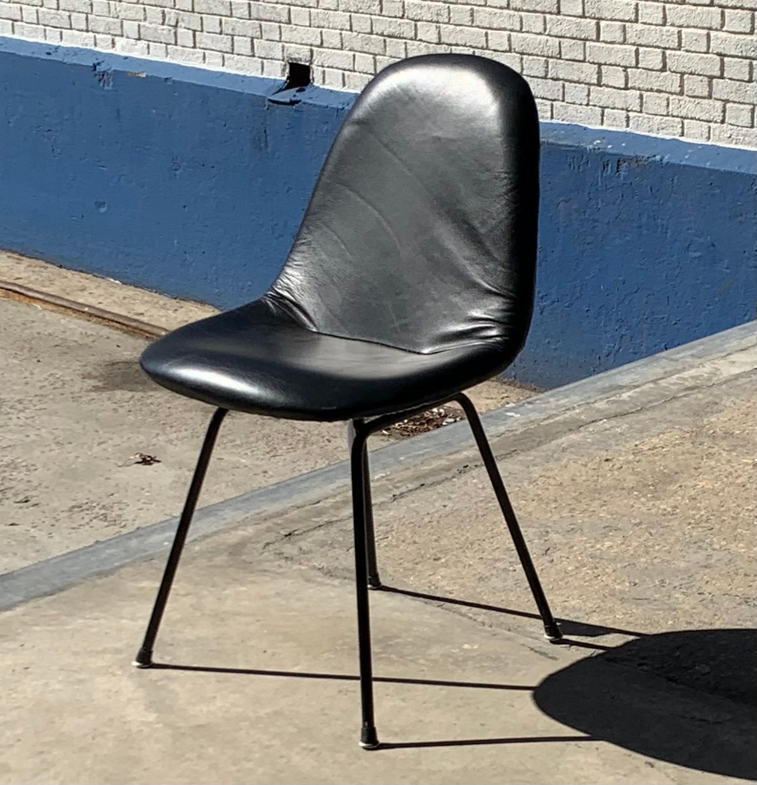 Charles and Ray Eames for Herman Miller DKX-1 Chair, Black Leather, H-Base, 1955 In Good Condition For Sale In Brooklyn, NY
