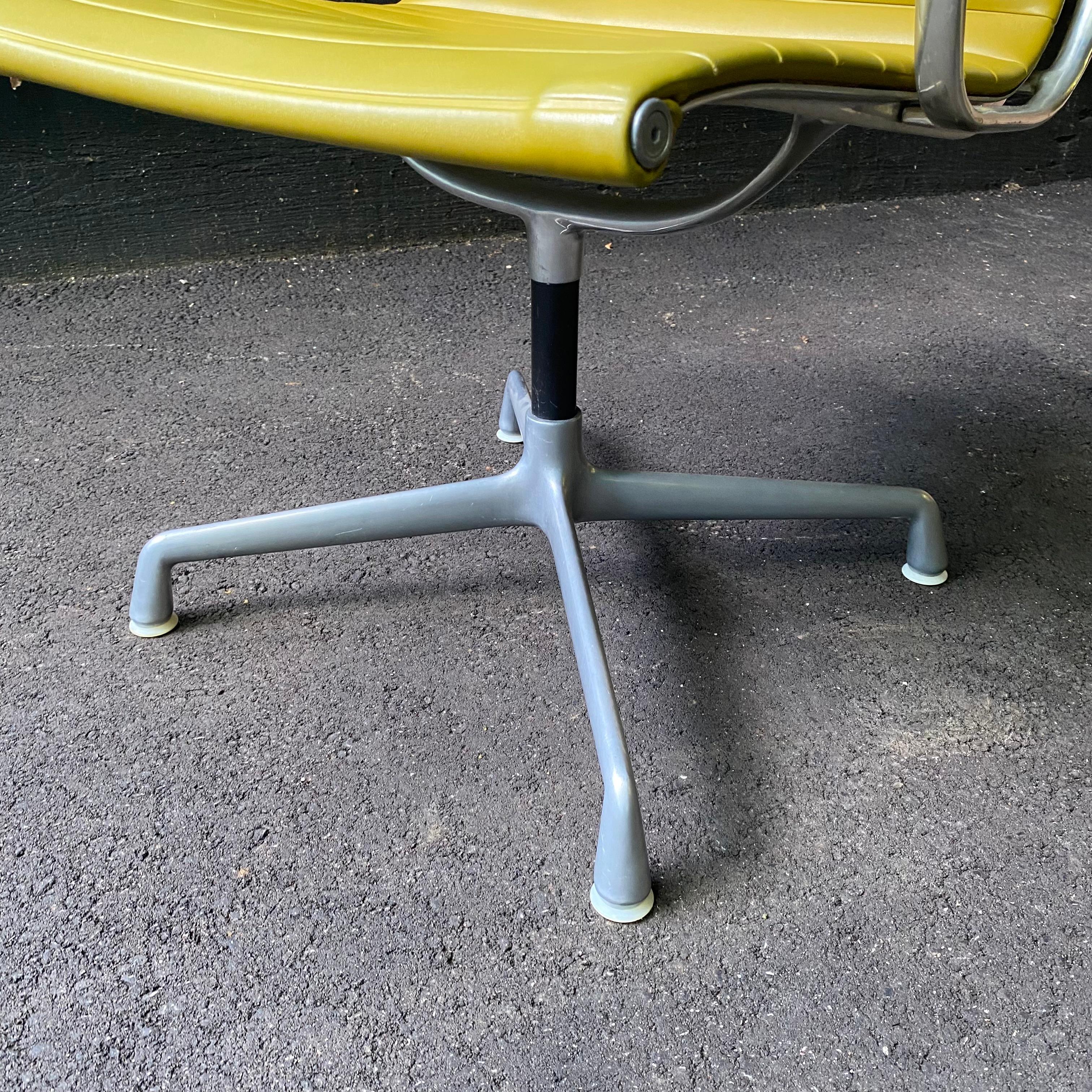 20th Century Charles and Ray Eames for Herman Miller Green Aluminum Group Office Chair