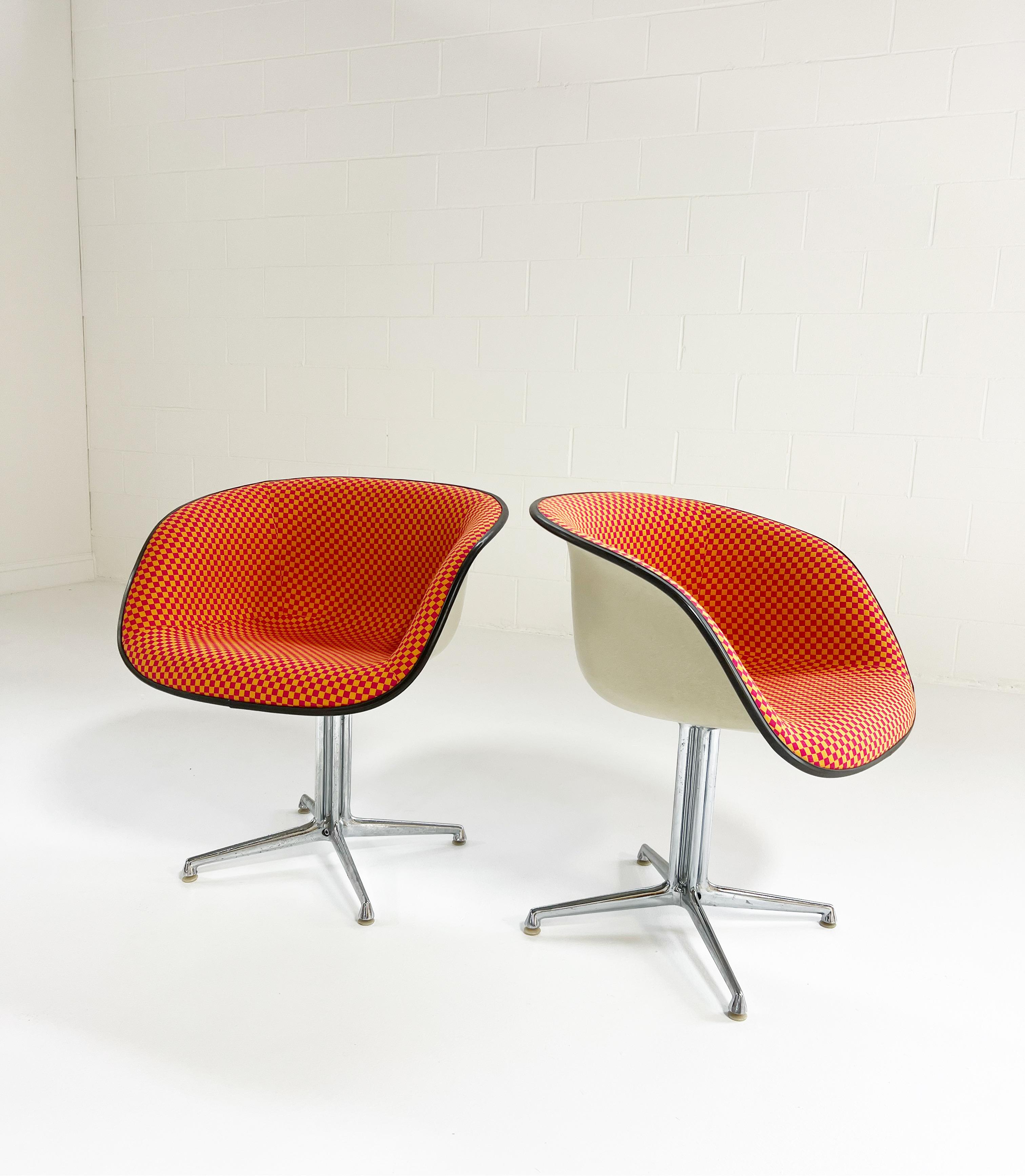 Mid-Century Modern Charles and Ray Eames for Herman Miller La Fonda Chairs, Pair For Sale