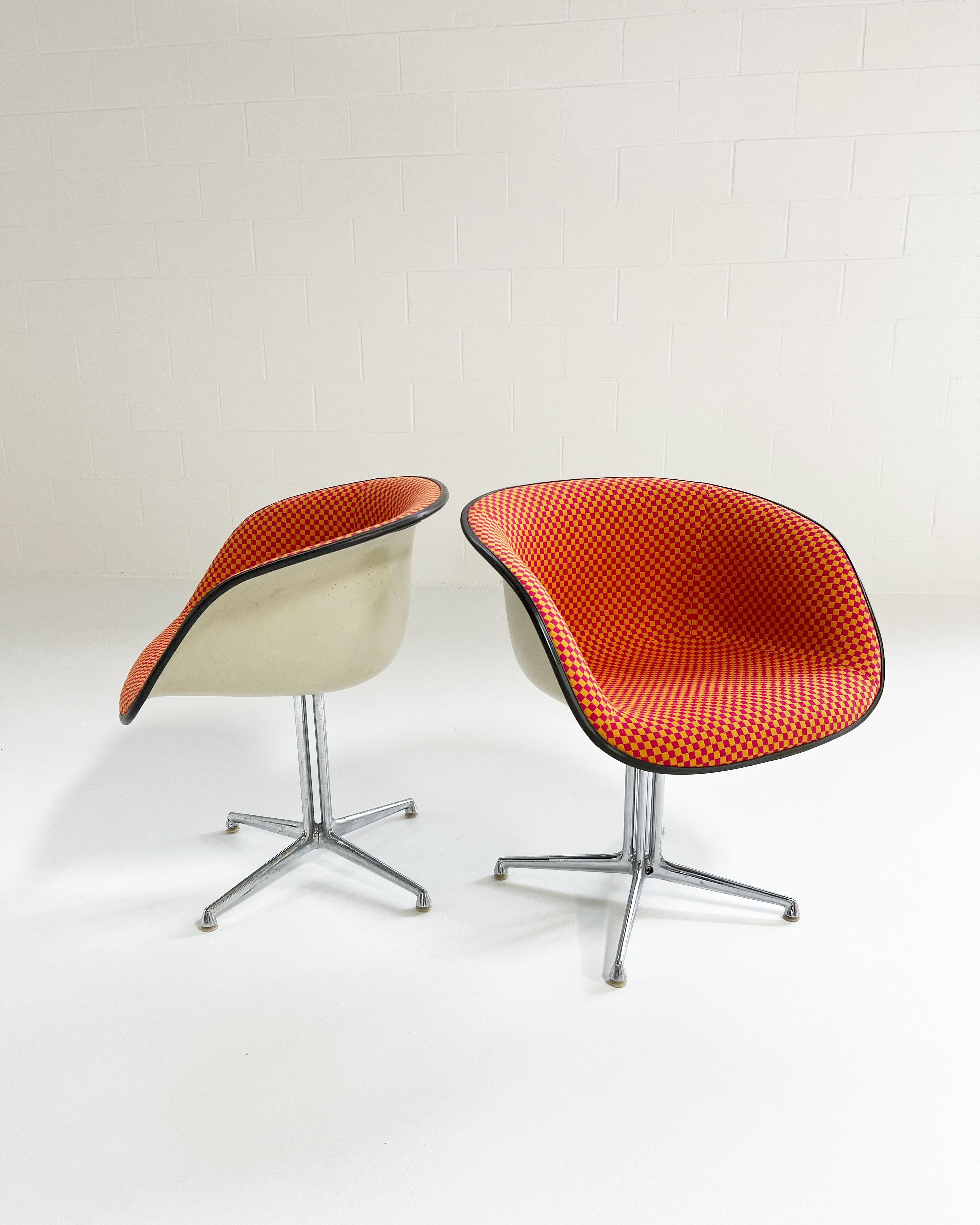 Mid-20th Century Charles and Ray Eames for Herman Miller La Fonda Chairs, Pair For Sale