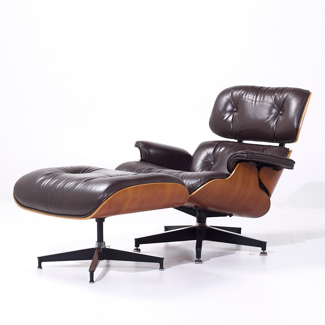 Mid-Century Modern Charles and Ray Eames for Herman Miller MCM Eames Lounge Chair with Ottoman For Sale
