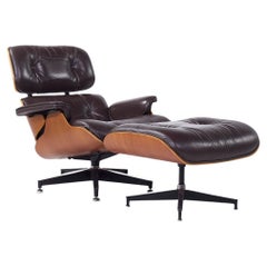 Charles and Ray Eames per Herman Miller Charles Eames Lounge Chair con ottomana