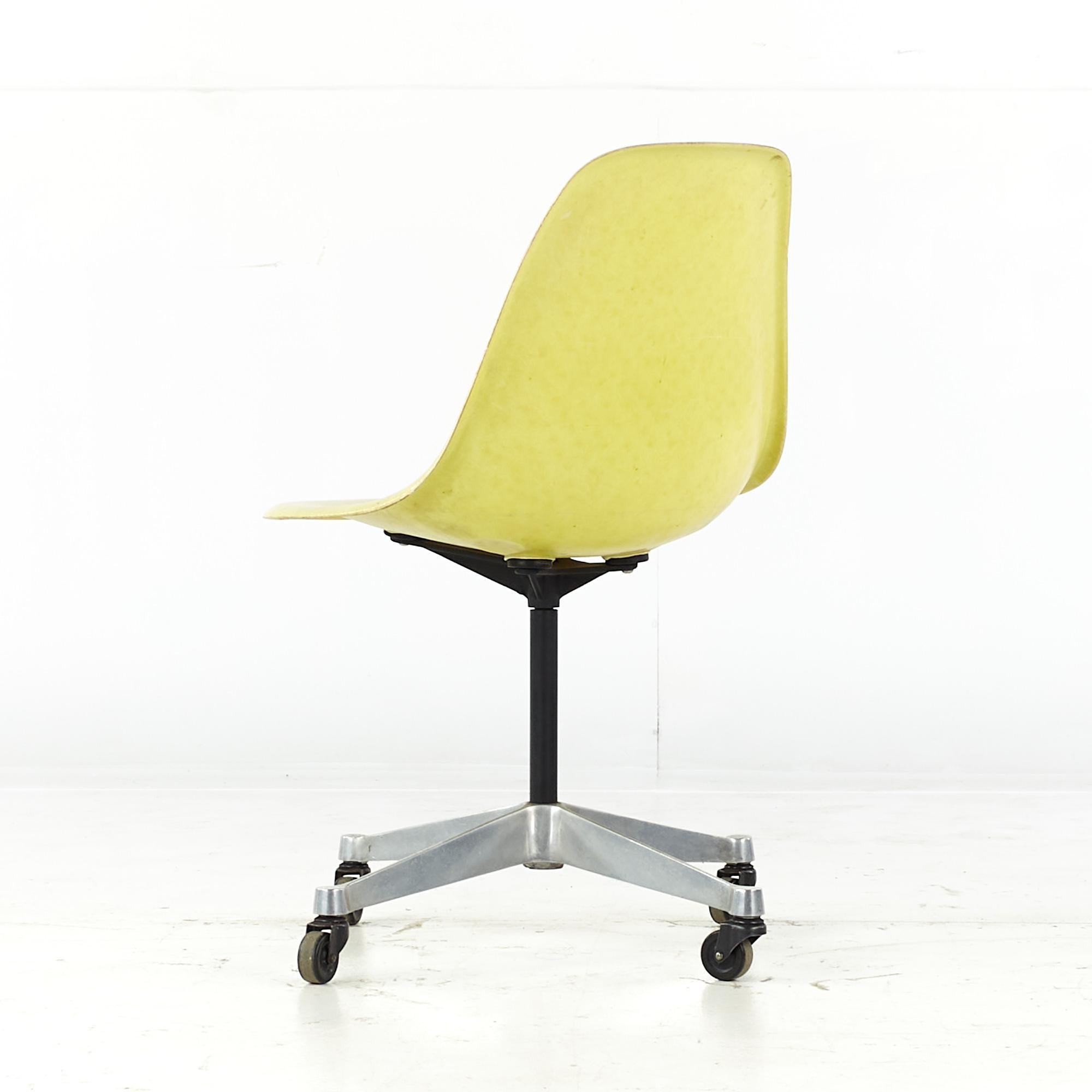 Late 20th Century Charles and Ray Eames for Herman Miller MCM Fiberglass Wheeled Shell Chair For Sale