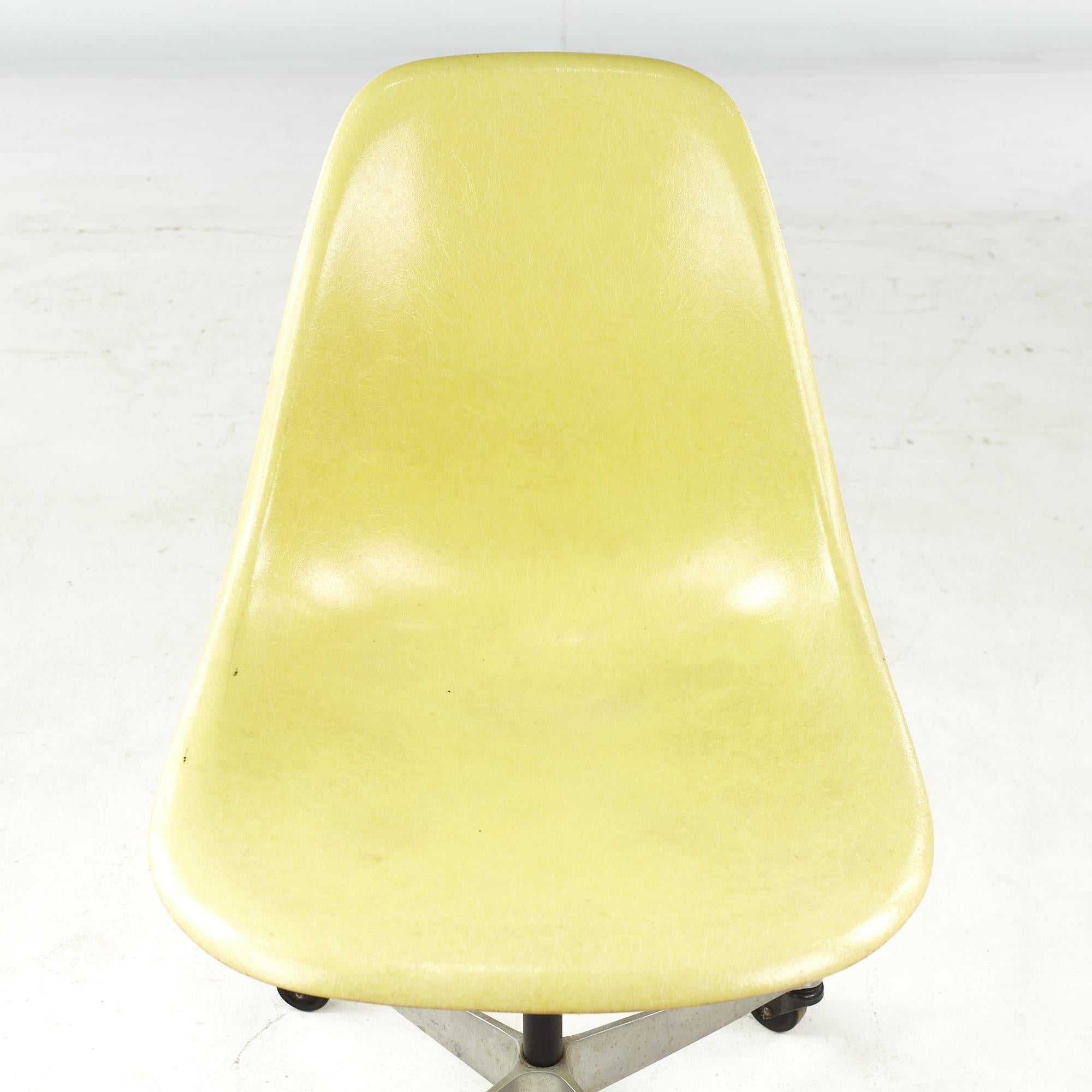 Charles and Ray Eames for Herman Miller MCM Fiberglass Wheeled Shell Chair For Sale 2