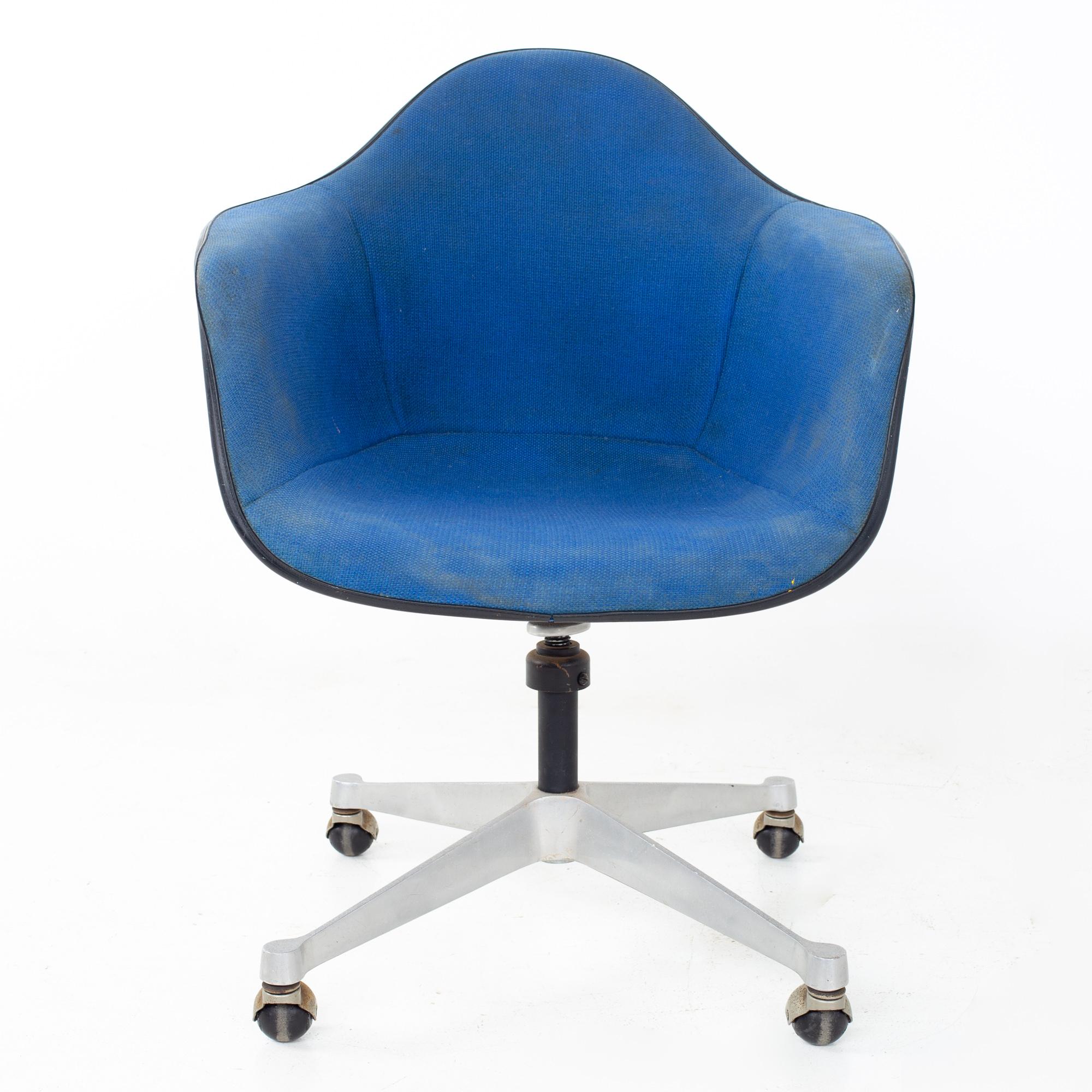 blue shell chair