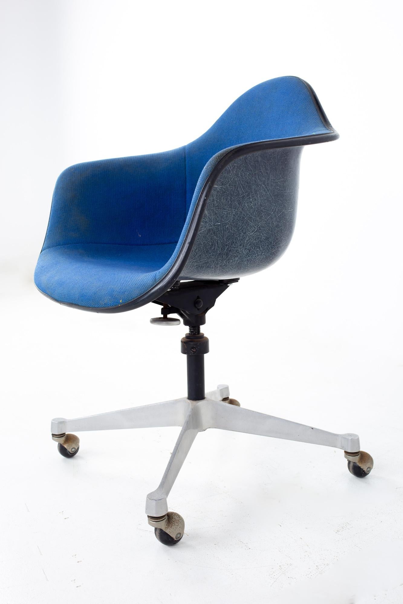 American Charles and Ray Eames for Herman Miller Mid Century Blue Shell Office Chair
