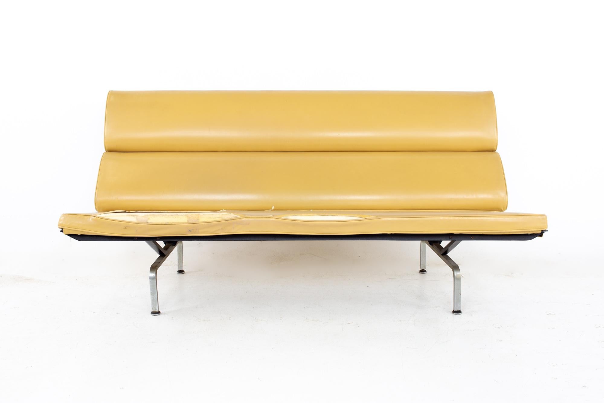 eames daybed couch