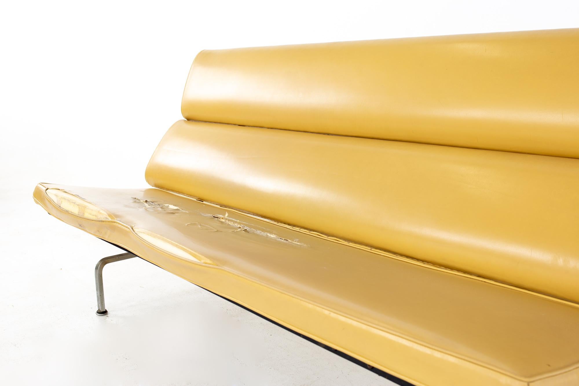 Mid-Century Modern Early Charles and Ray Eames for Herman Miller Mid Century Compact Daybed Sofa