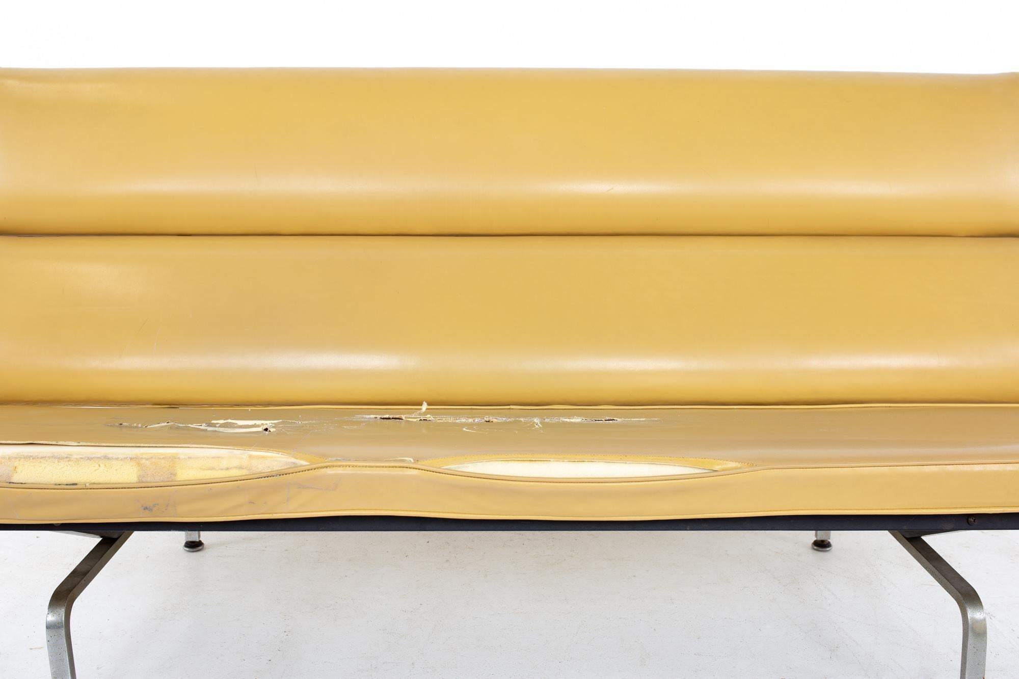 American Early Charles and Ray Eames for Herman Miller Mid Century Compact Daybed Sofa